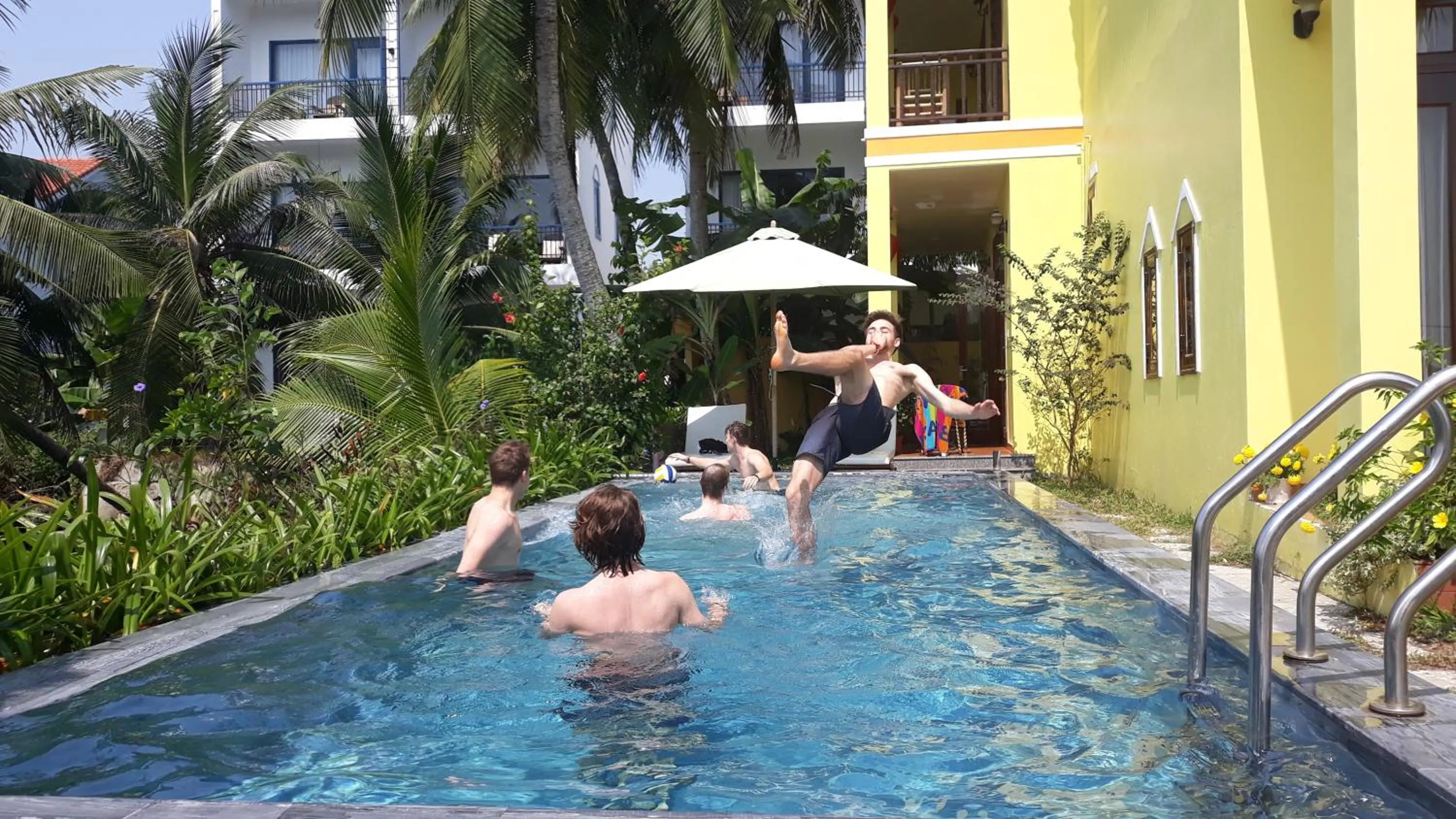 Swimming pool in Lakeview Villa Homestay