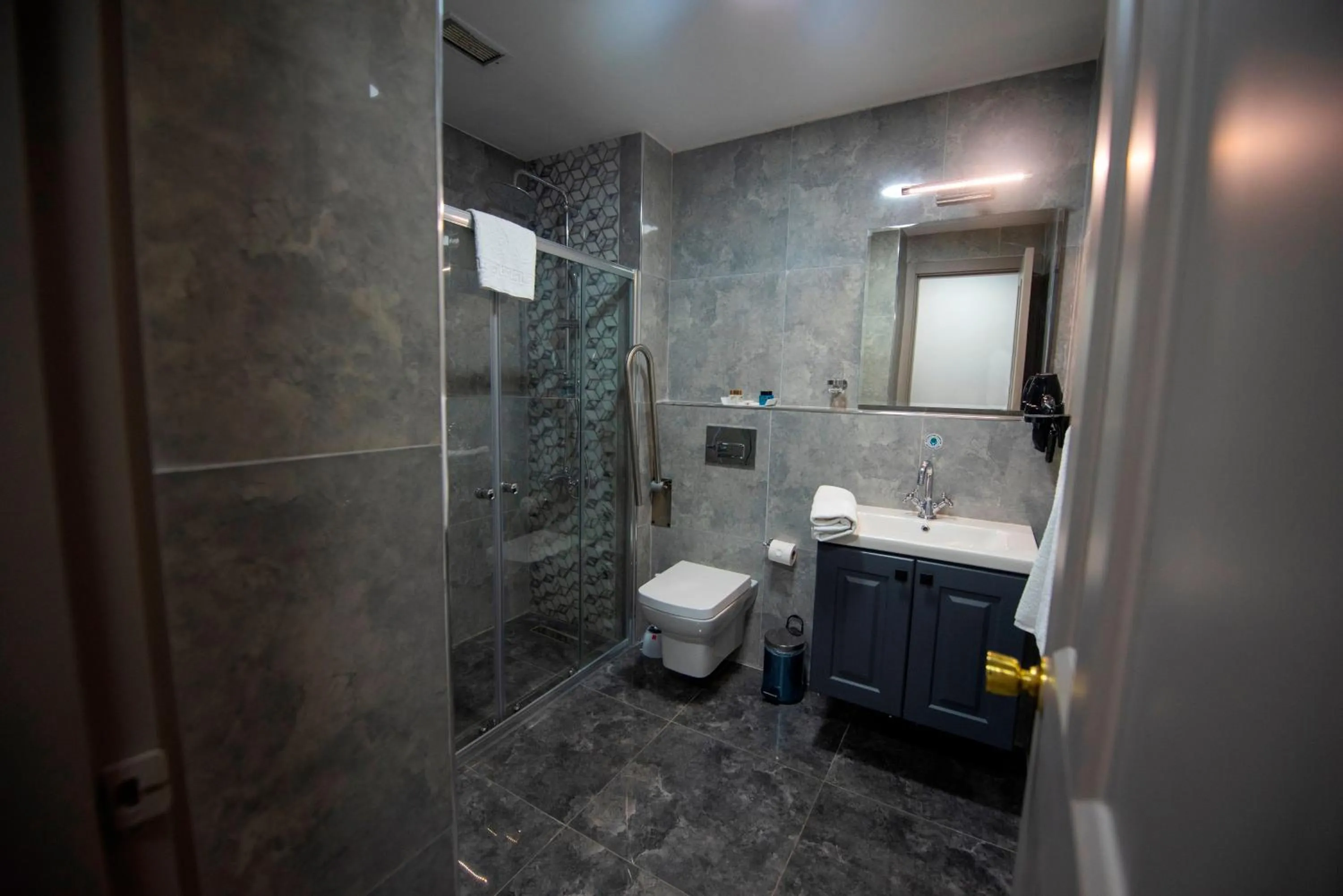 Bathroom in Hotel Daphne