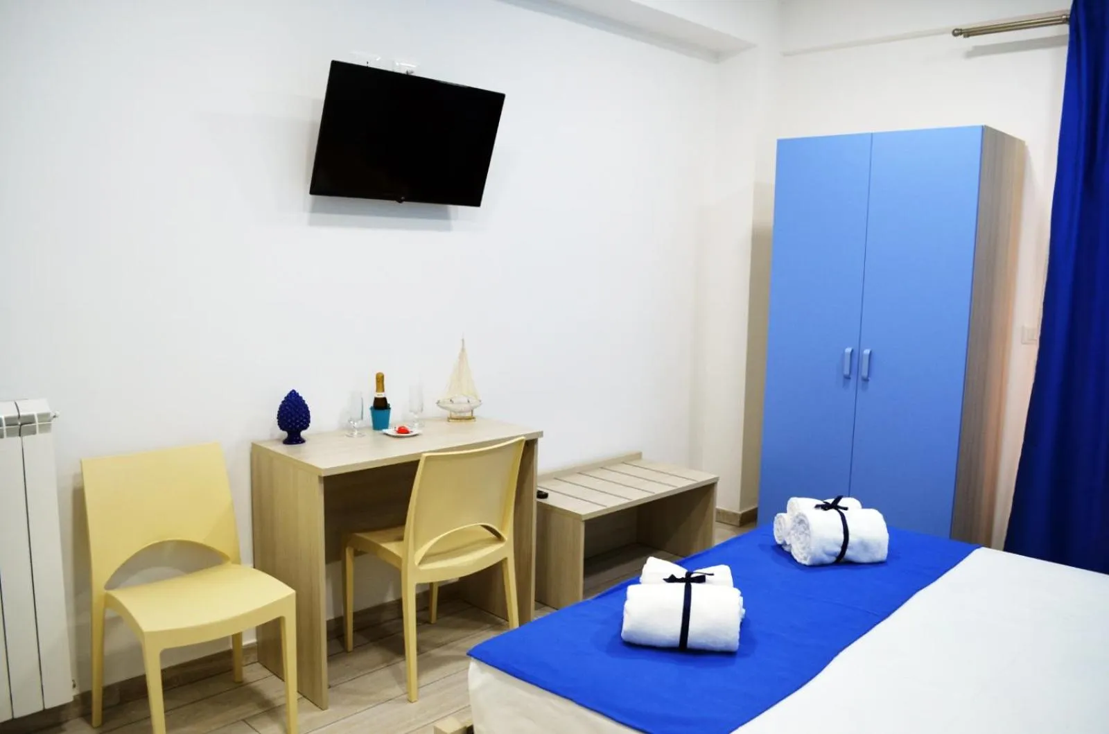 TV and multimedia, Bed in B&B Casa Canali