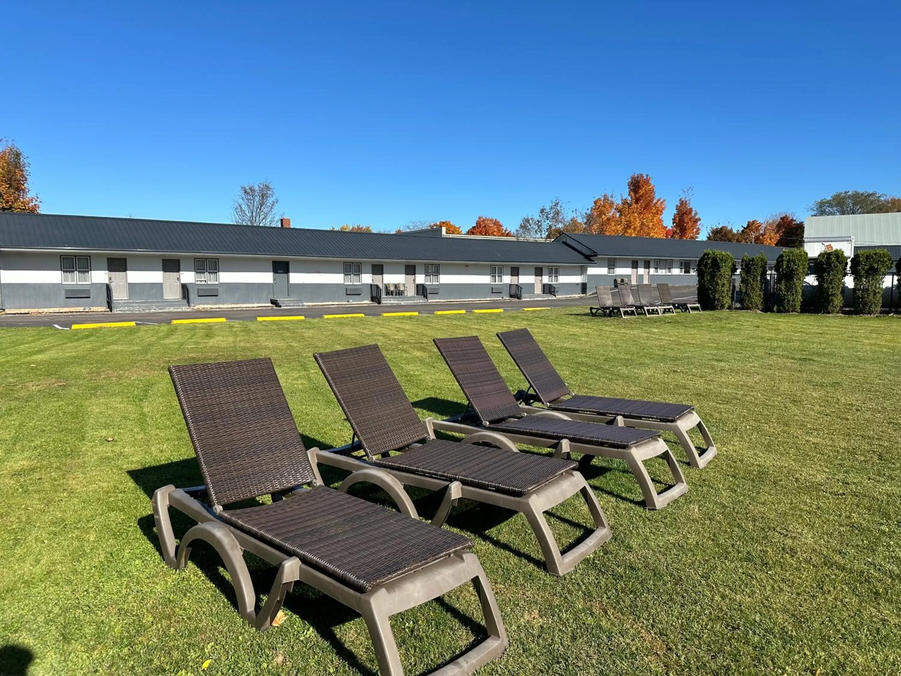 Garden in Glengarry Extended Stays