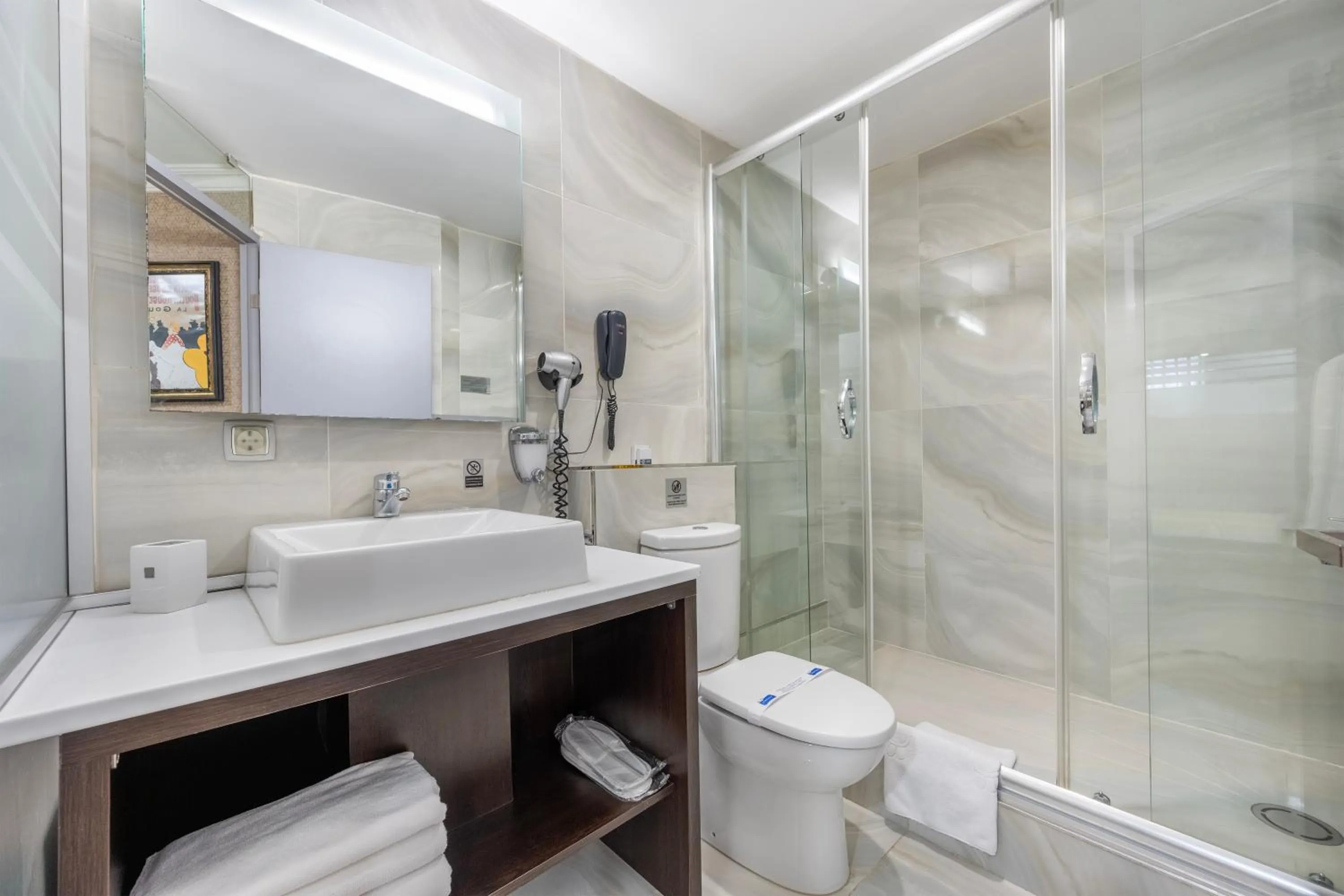 Shower in Gallery Residence & Hotel Nişantaşı