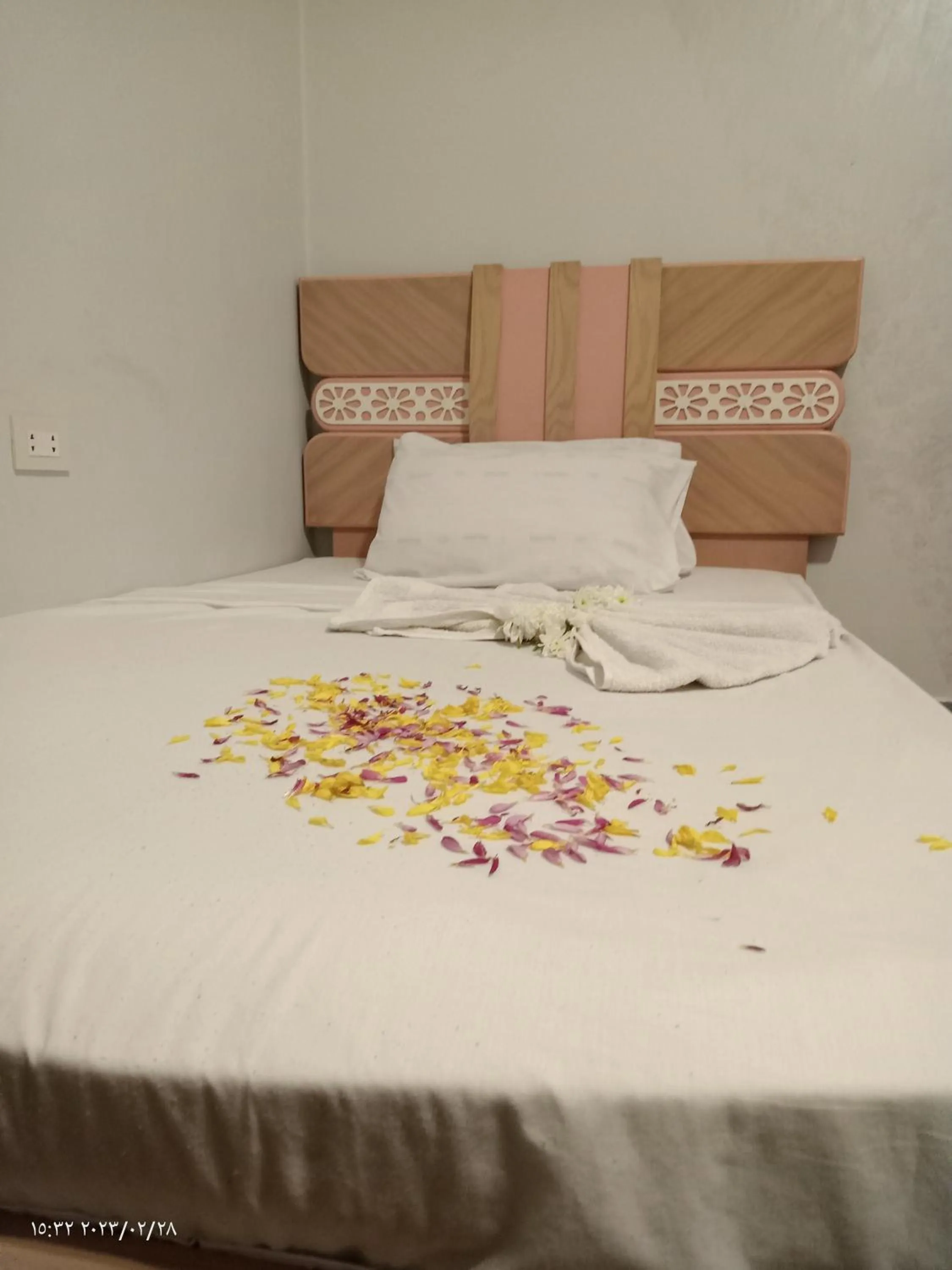 Photo of the whole room, Bed in New One Hotel