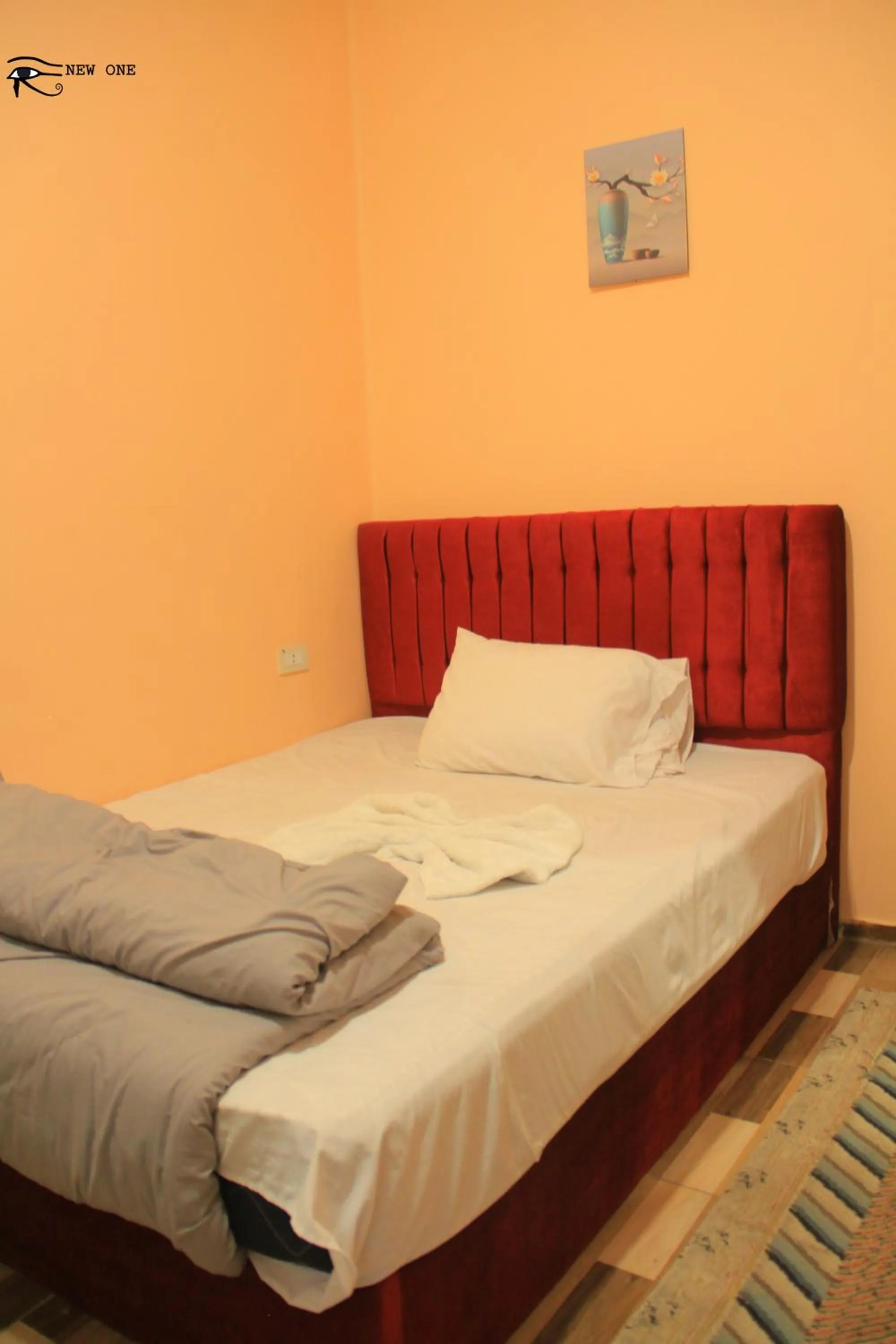 Photo of the whole room, Bed in New One Hotel