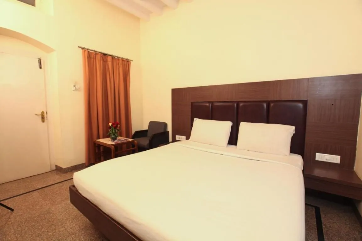 Bed in Taj Mahal Hotel Abids