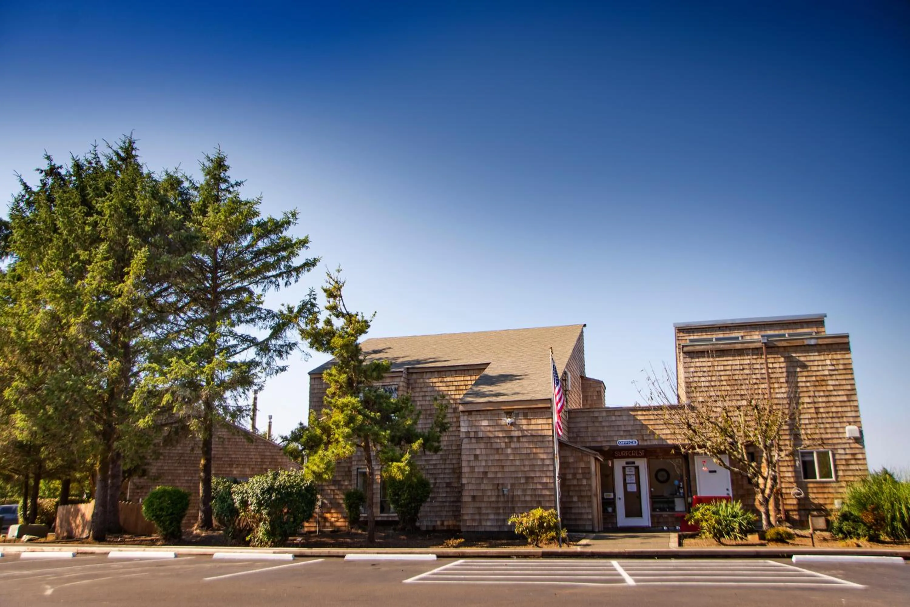 Property building in Surfcrest Resort