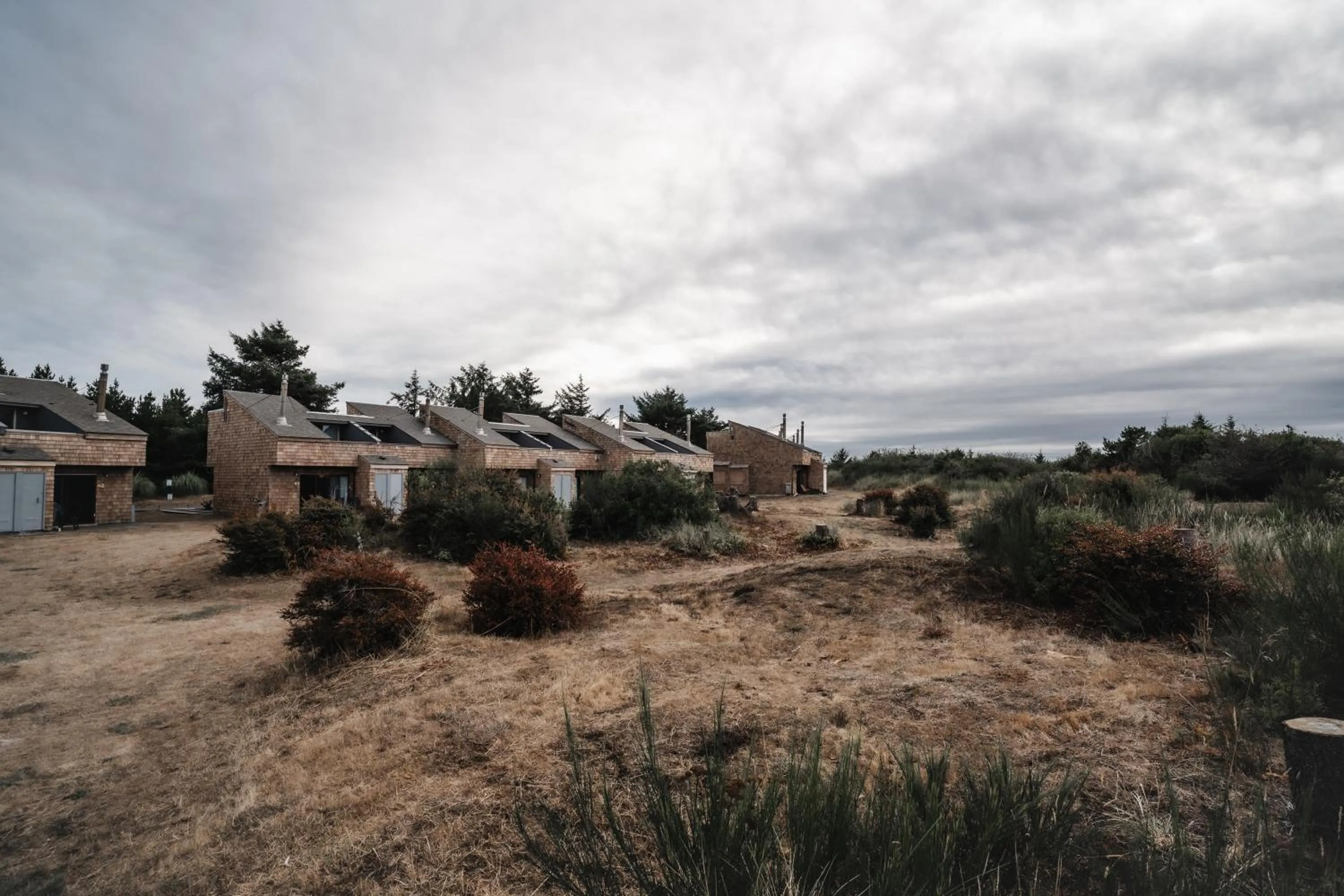 Property building in Surfcrest Resort