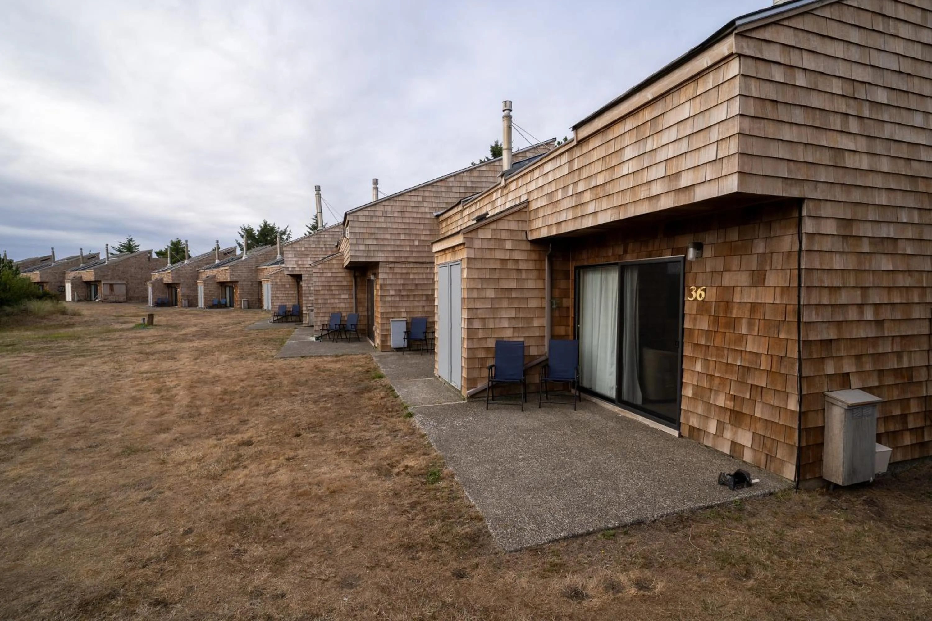 Property building in Surfcrest Resort