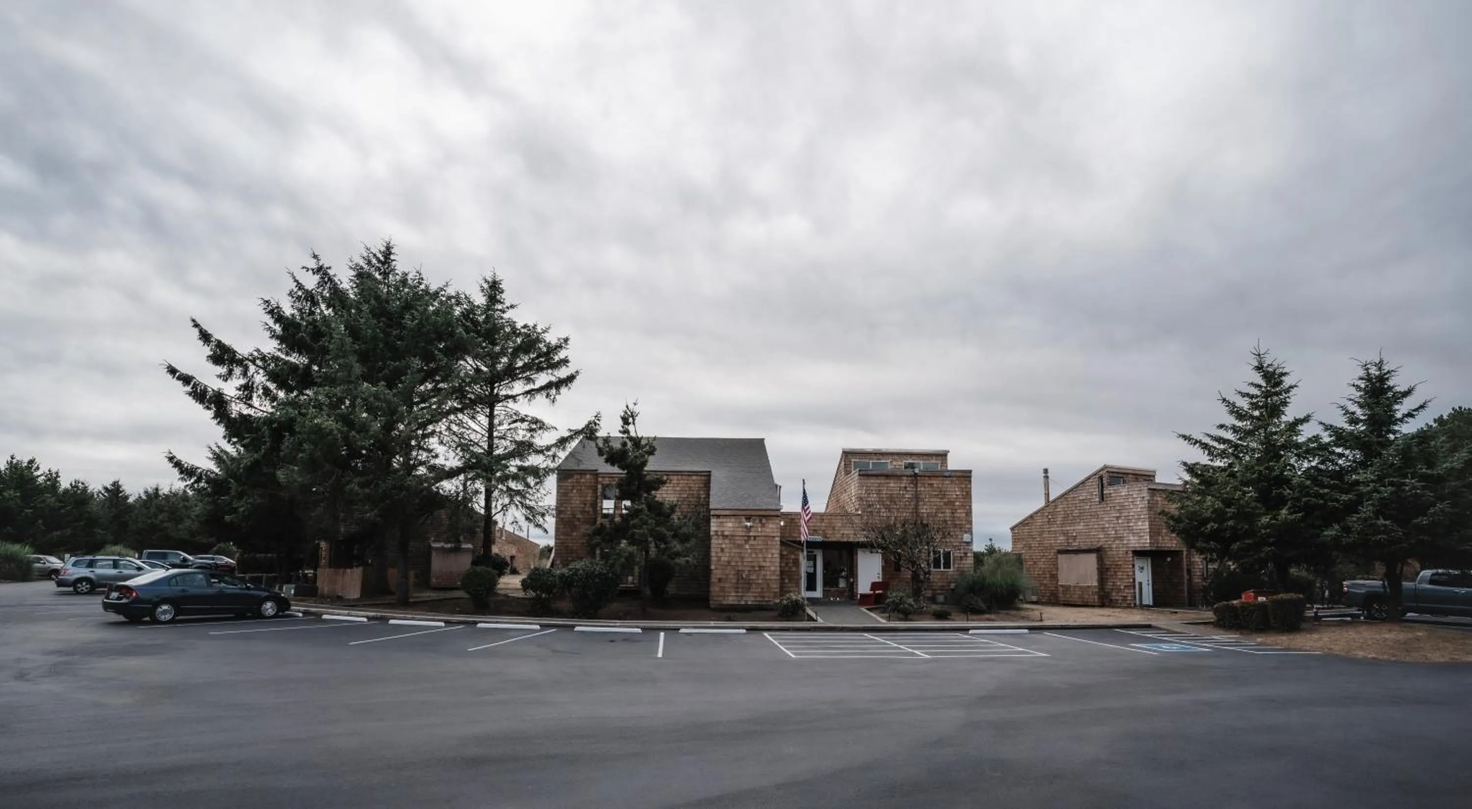 Property building in Surfcrest Resort