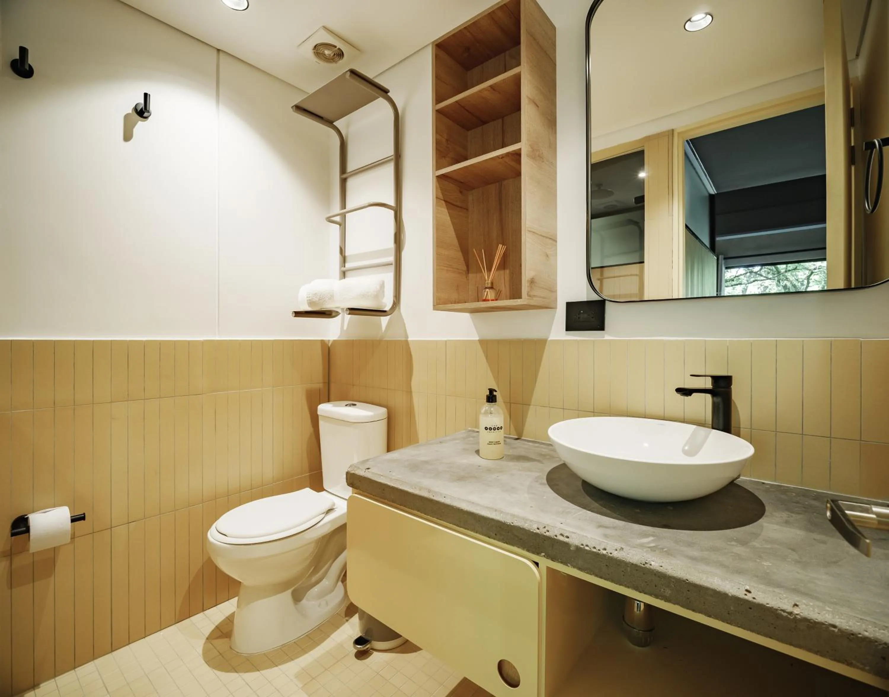 Bathroom in The Somos Flats Provenza