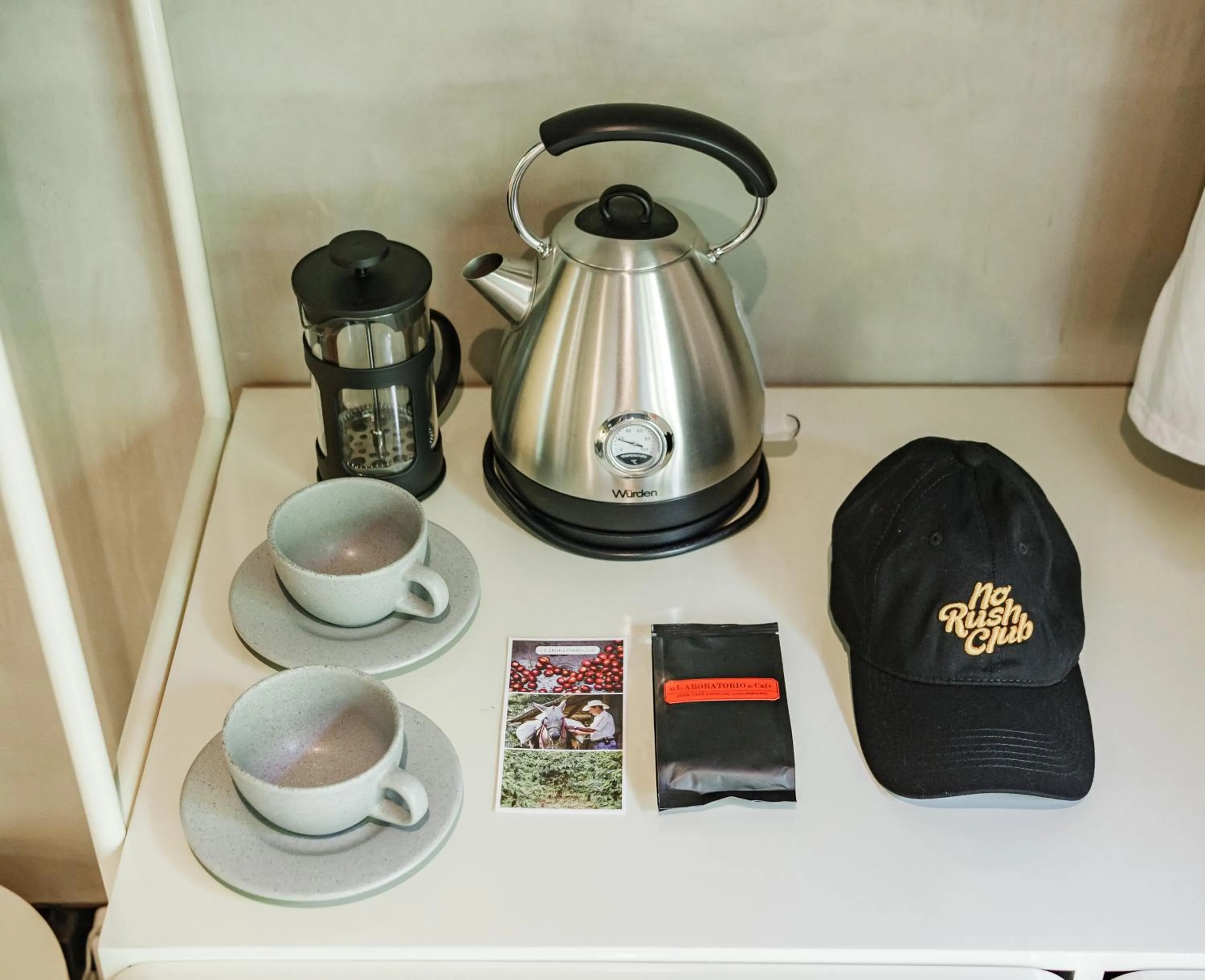 Coffee/tea facilities in The Somos Flats Provenza