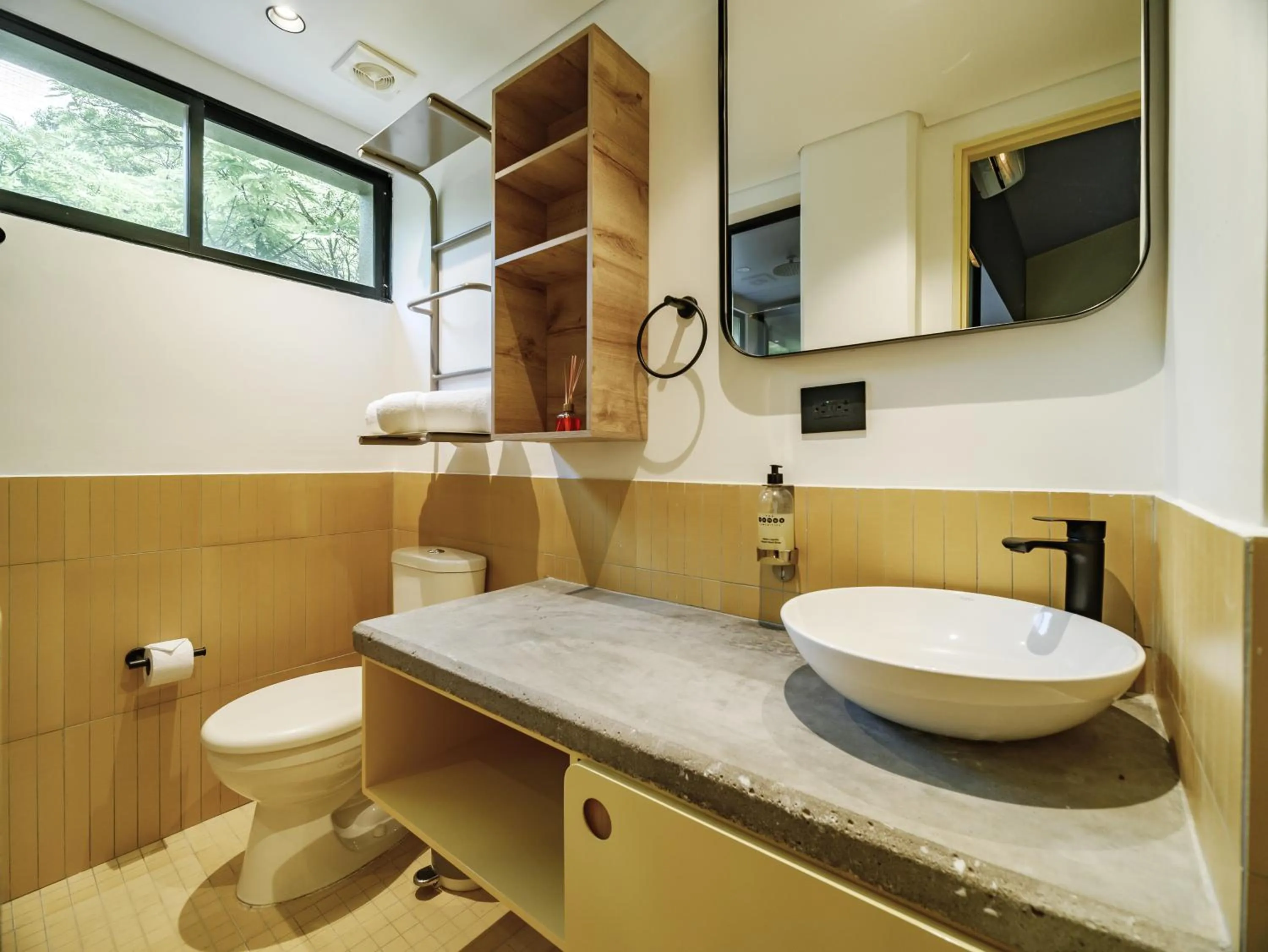 Bathroom in The Somos Flats Provenza