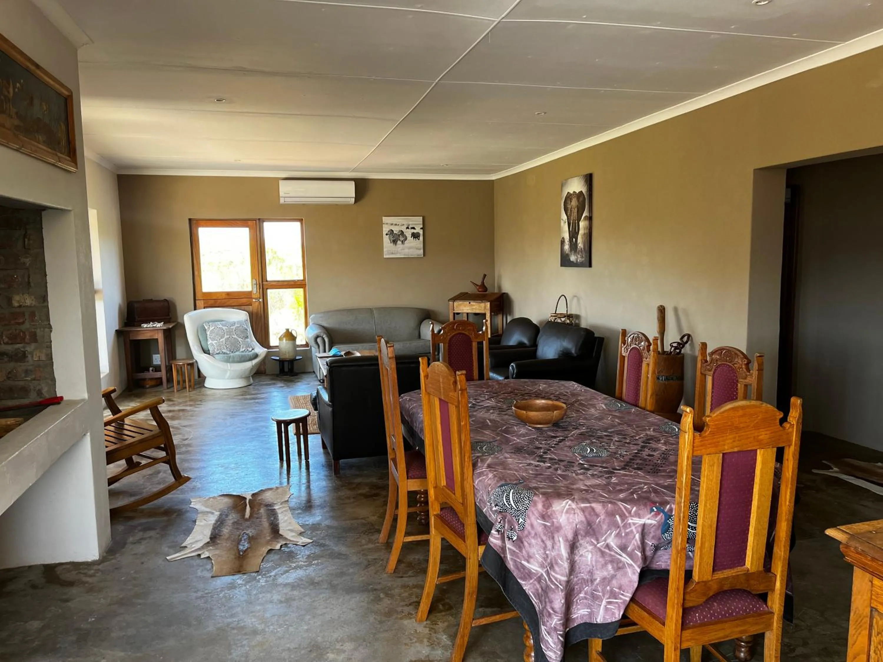 Dining area in Zwartberg View Mountain Lodge