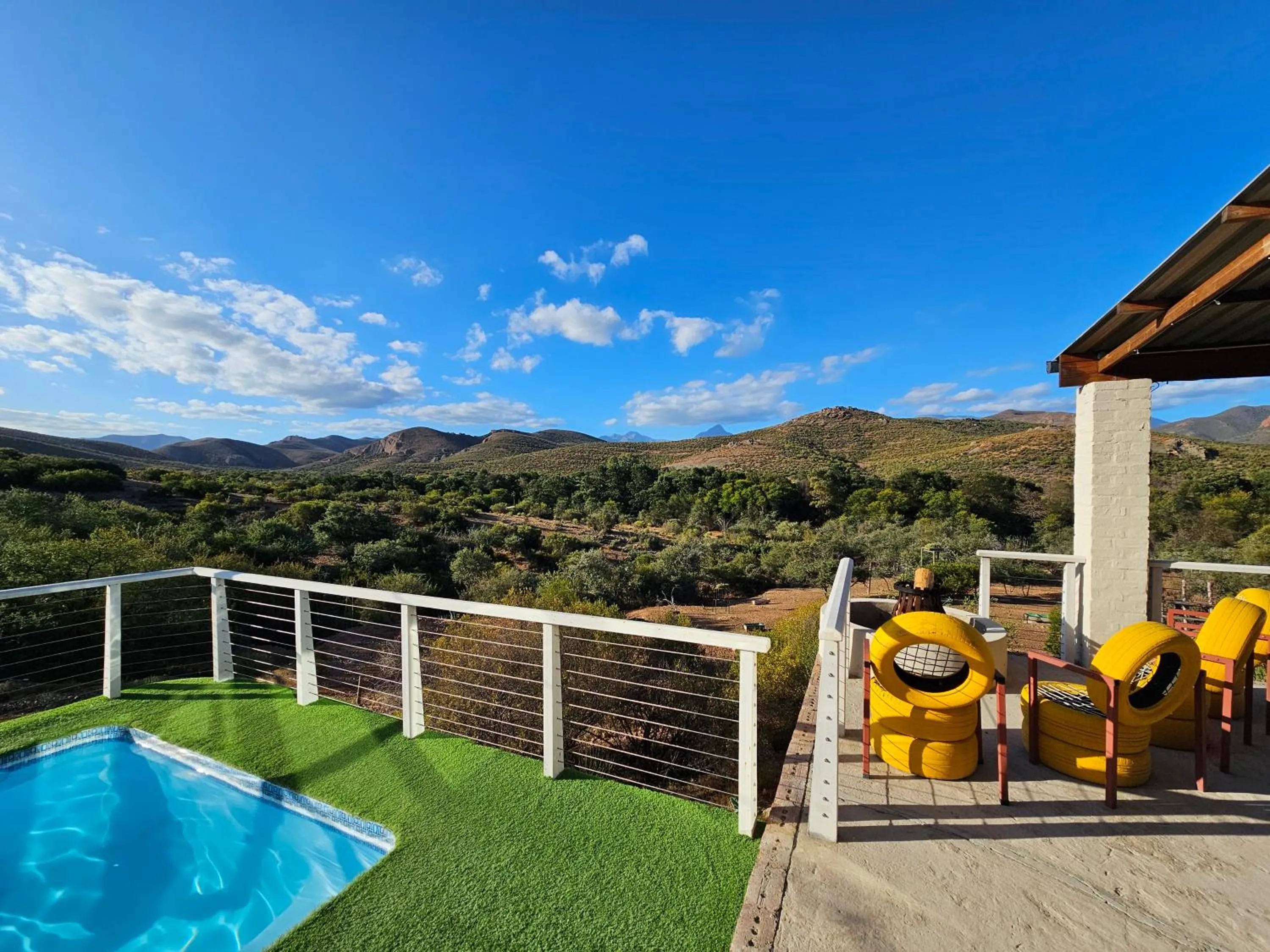 Swimming pool in Zwartberg View Mountain Lodge