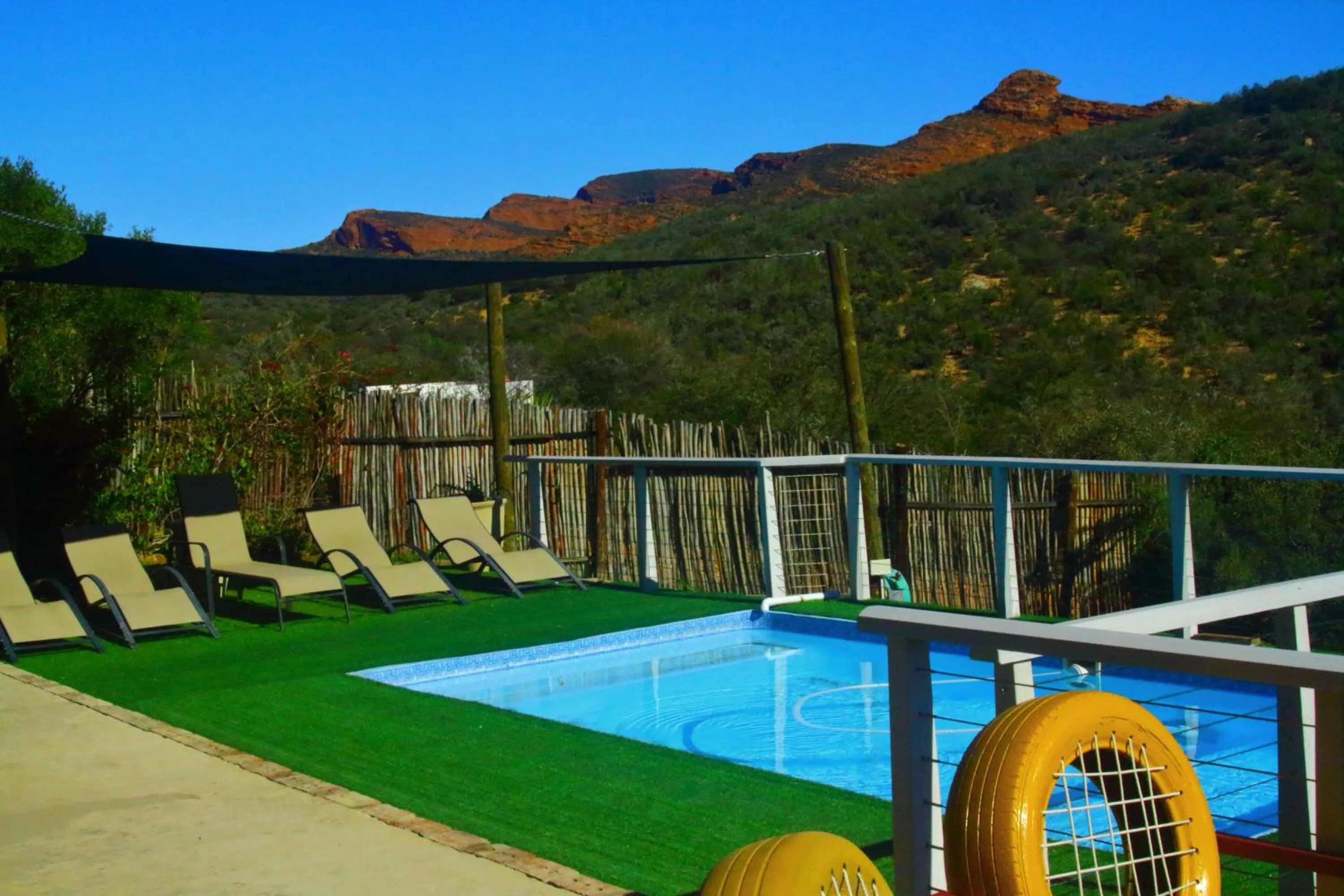 Swimming pool in Zwartberg View Mountain Lodge
