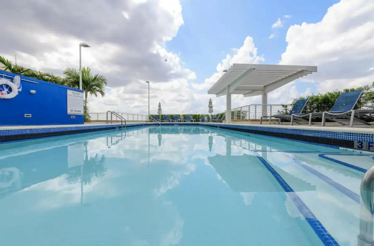 Swimming pool in Spacious 2BD 2BTH at Midblock with FREE PARKING