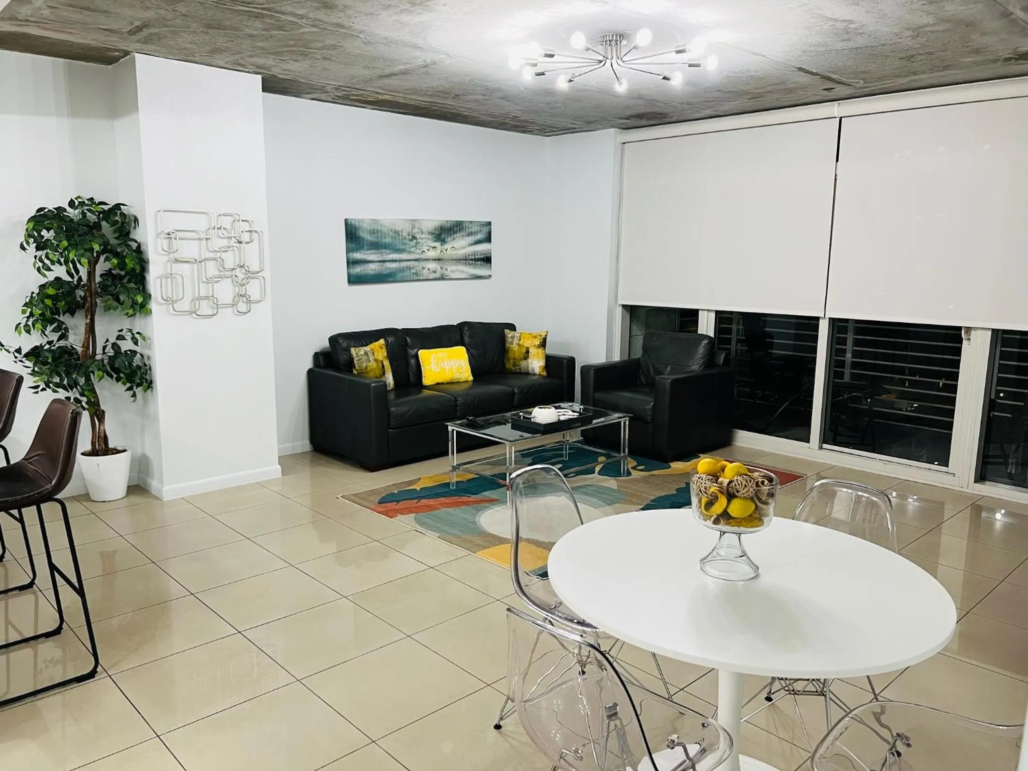 Spacious 2BD 2BTH at Midblock with FREE PARKING