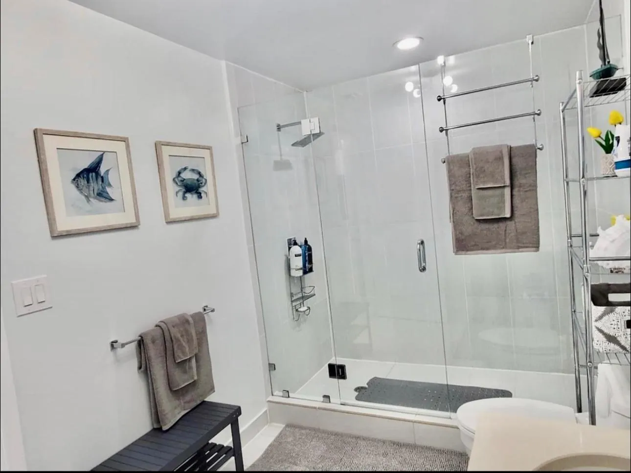 Bathroom in Spacious 2BD 2BTH at Midblock with FREE PARKING