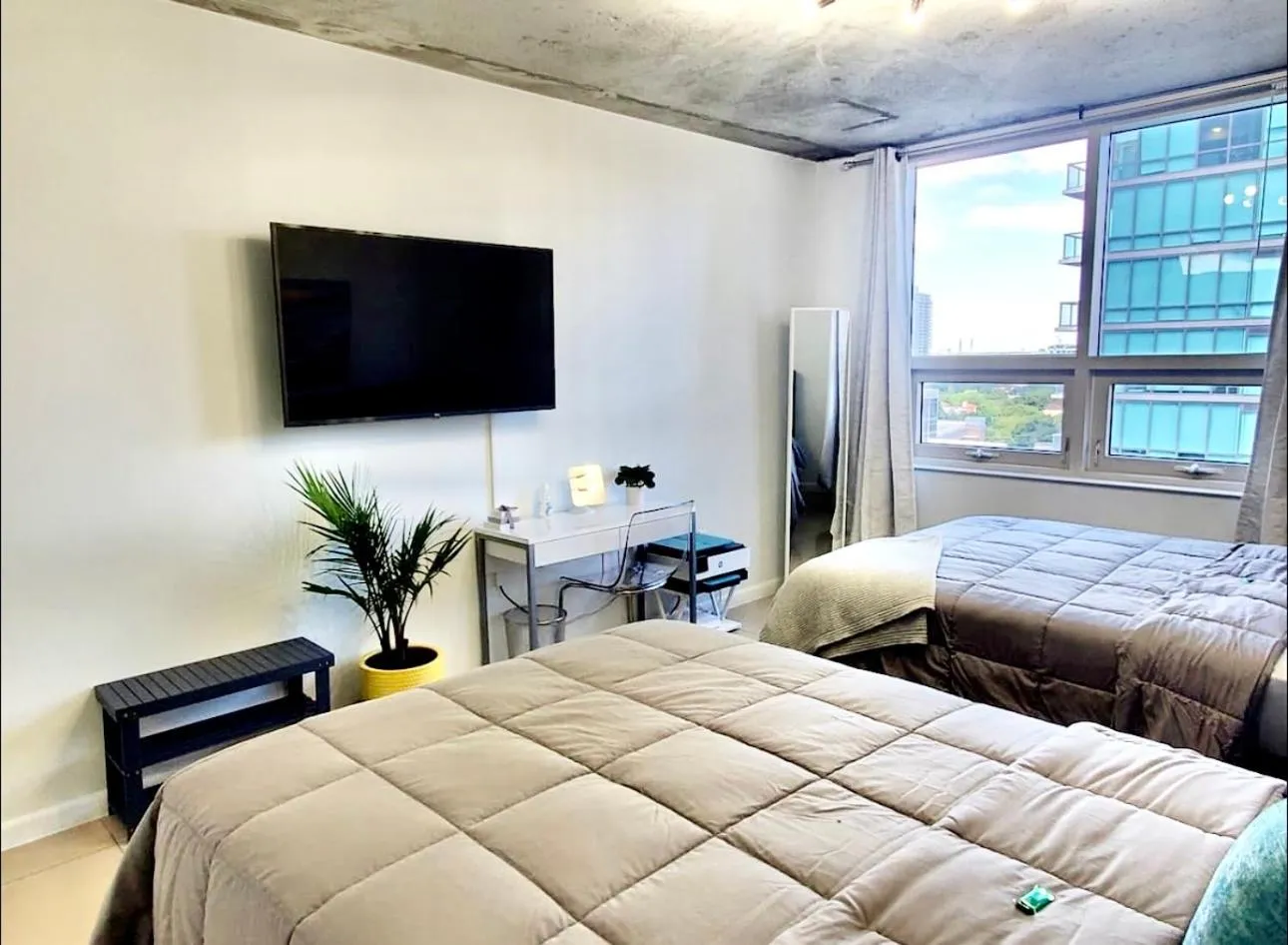 Bedroom, Bed in Spacious 2BD 2BTH at Midblock with FREE PARKING