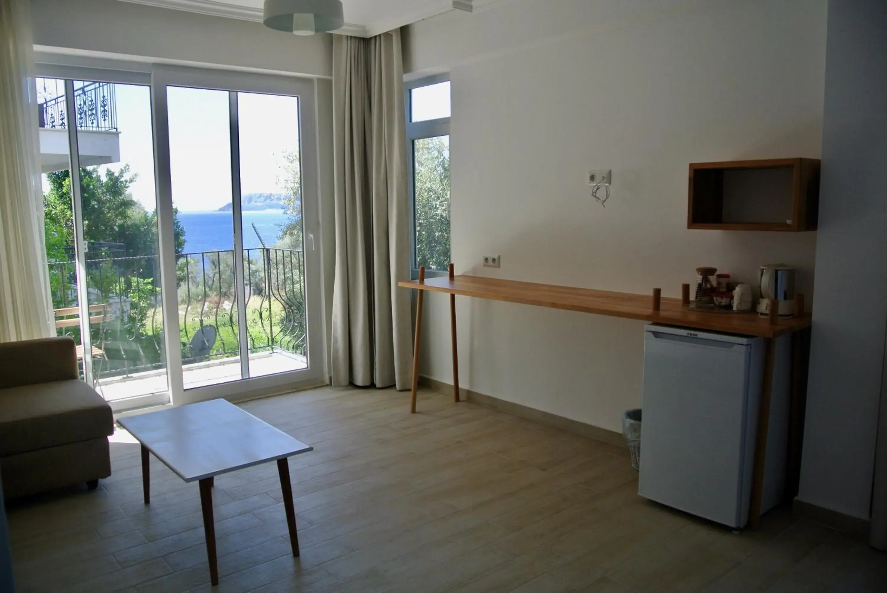 Deluxe Suite with Partial Sea View in Hideaway Deluxe Suite with Partial Sea View in Hideaway