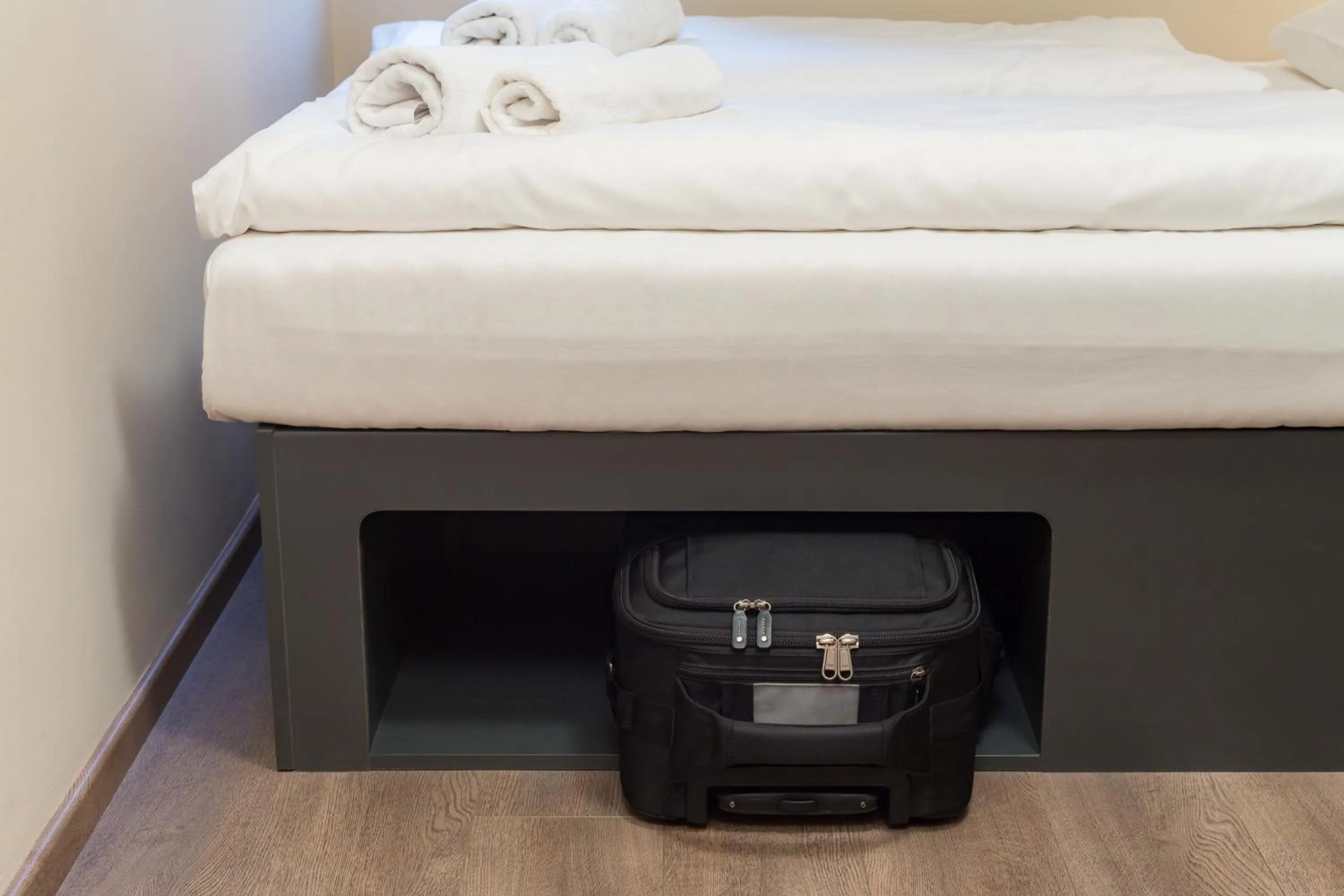 room service, Bed in Minimino hotel