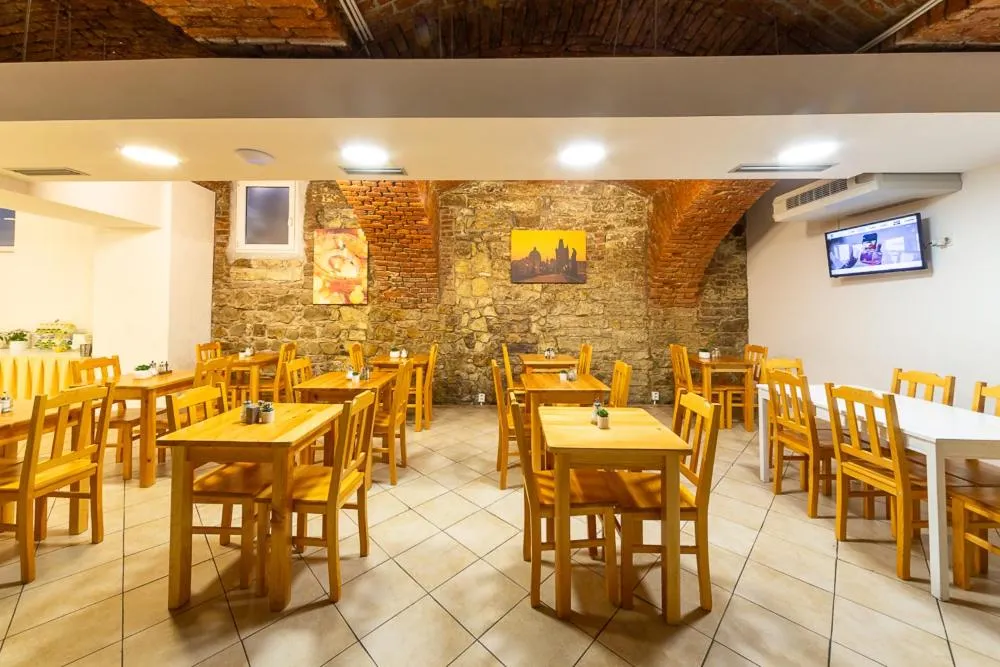 Restaurant/places to eat in Minimino hotel