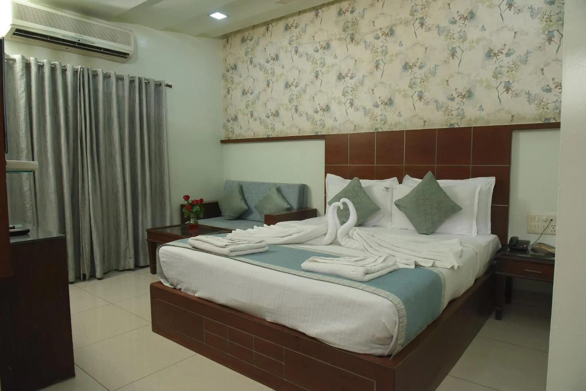 VIP, Bed in Hotel Annapoorna Residency