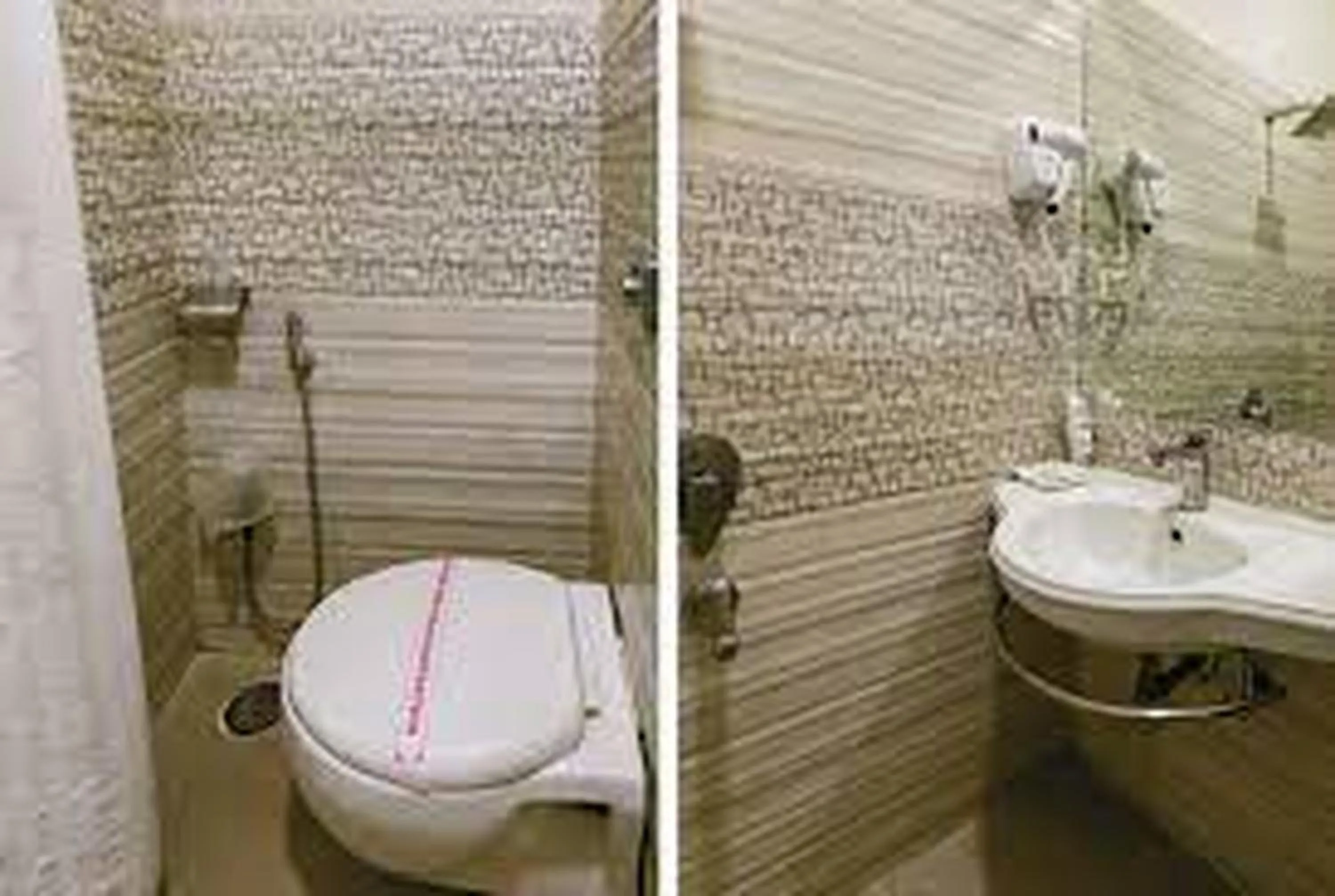 Toilet in Hotel Annapoorna Residency