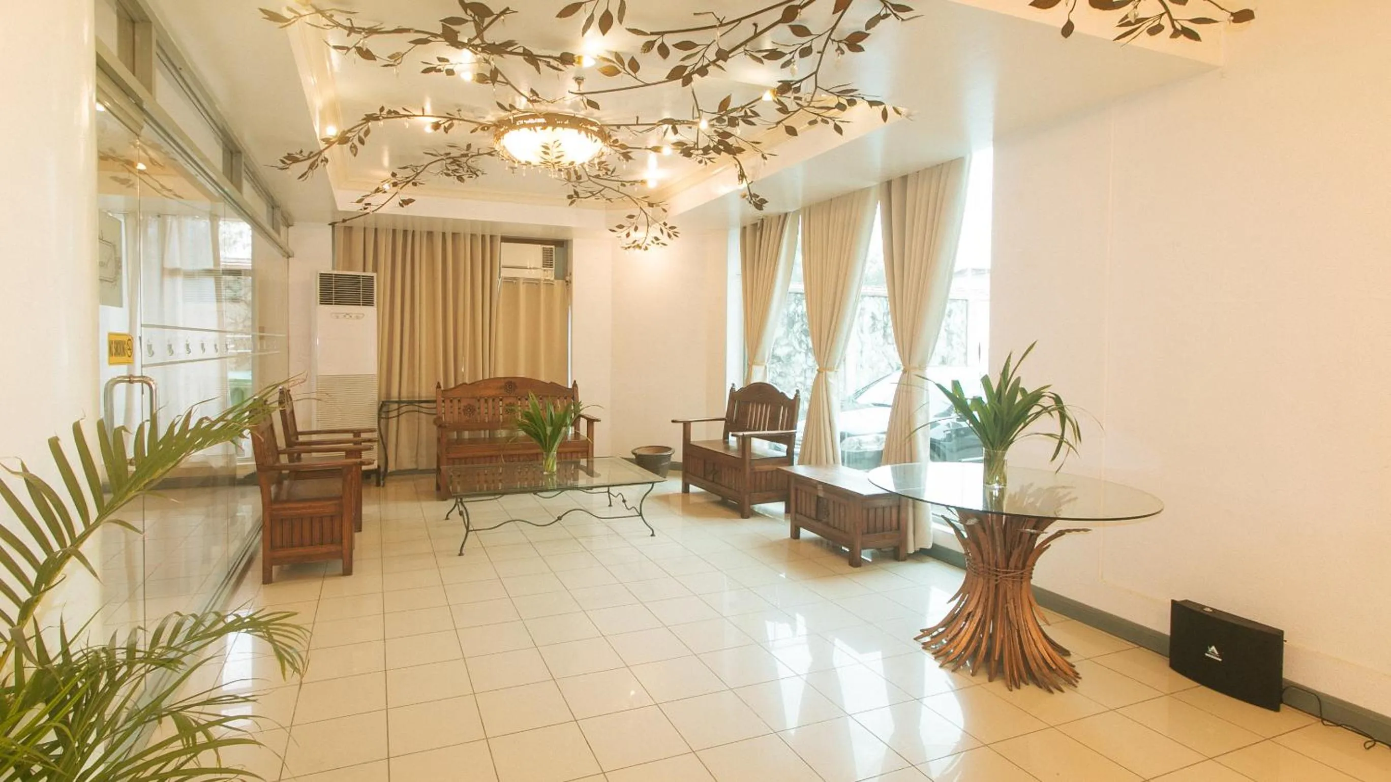 Area and facilities in Royal Am Rei Hotel by RedDoorz