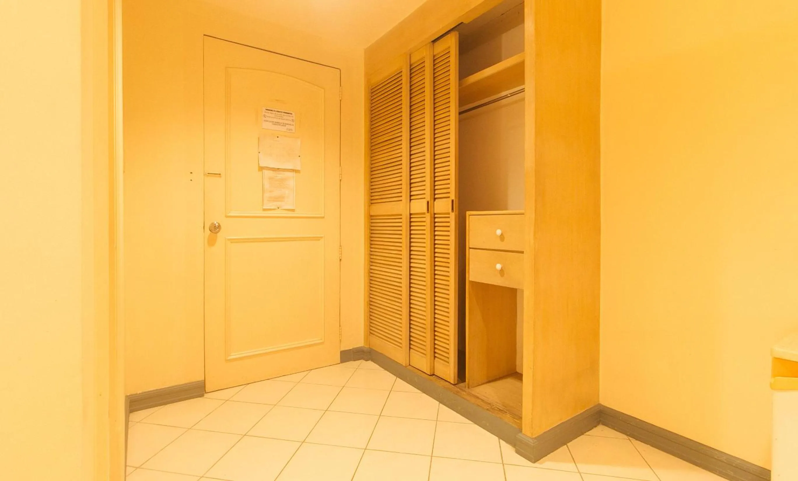 wardrobe in Royal Am Rei Hotel by RedDoorz