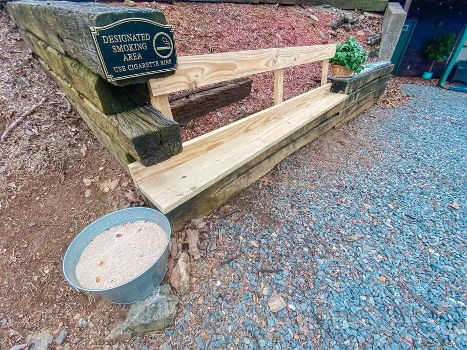 Seating area in MTN Cabin Sleeps 10 - 5 Mins To Fishing & Camping