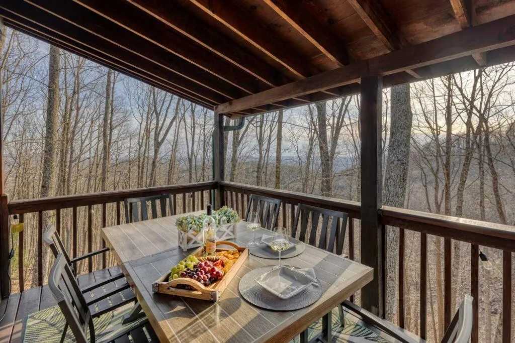 Patio in MTN Cabin Sleeps 10 - 5 Mins To Fishing & Camping