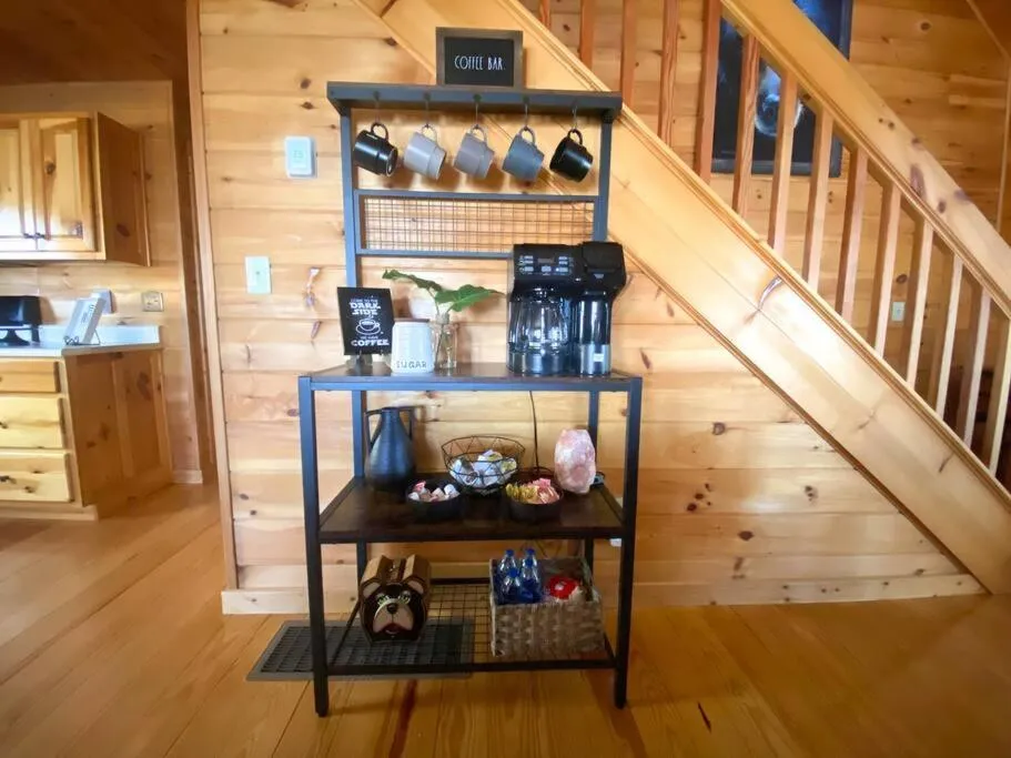 Coffee/tea facilities in MTN Cabin Sleeps 10 - 5 Mins To Fishing & Camping
