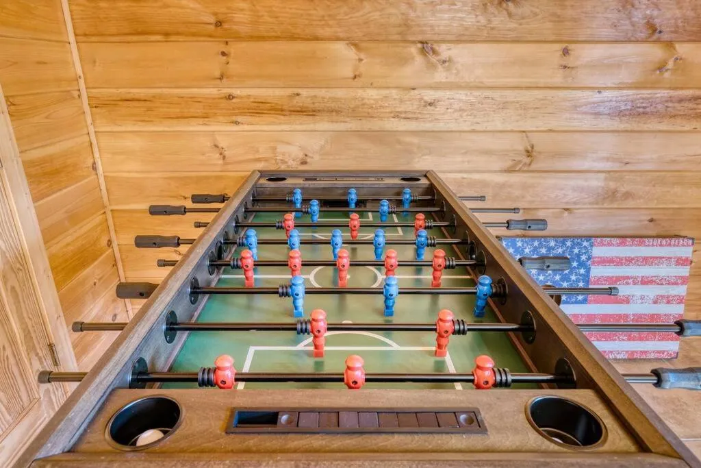 Game Room in MTN Cabin Sleeps 10 - 5 Mins To Fishing & Camping