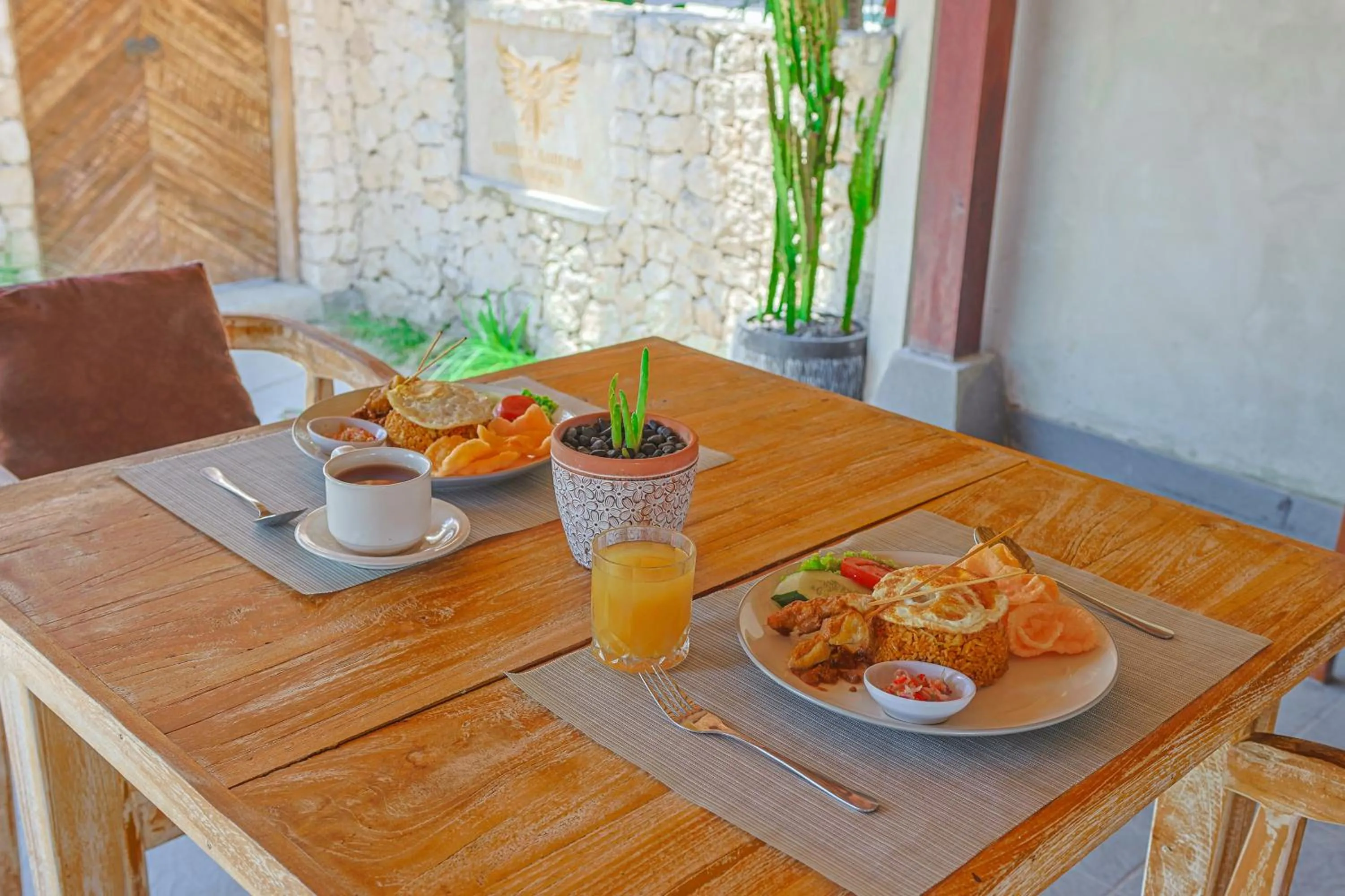 Restaurant/places to eat in Golden Garuda Cottages