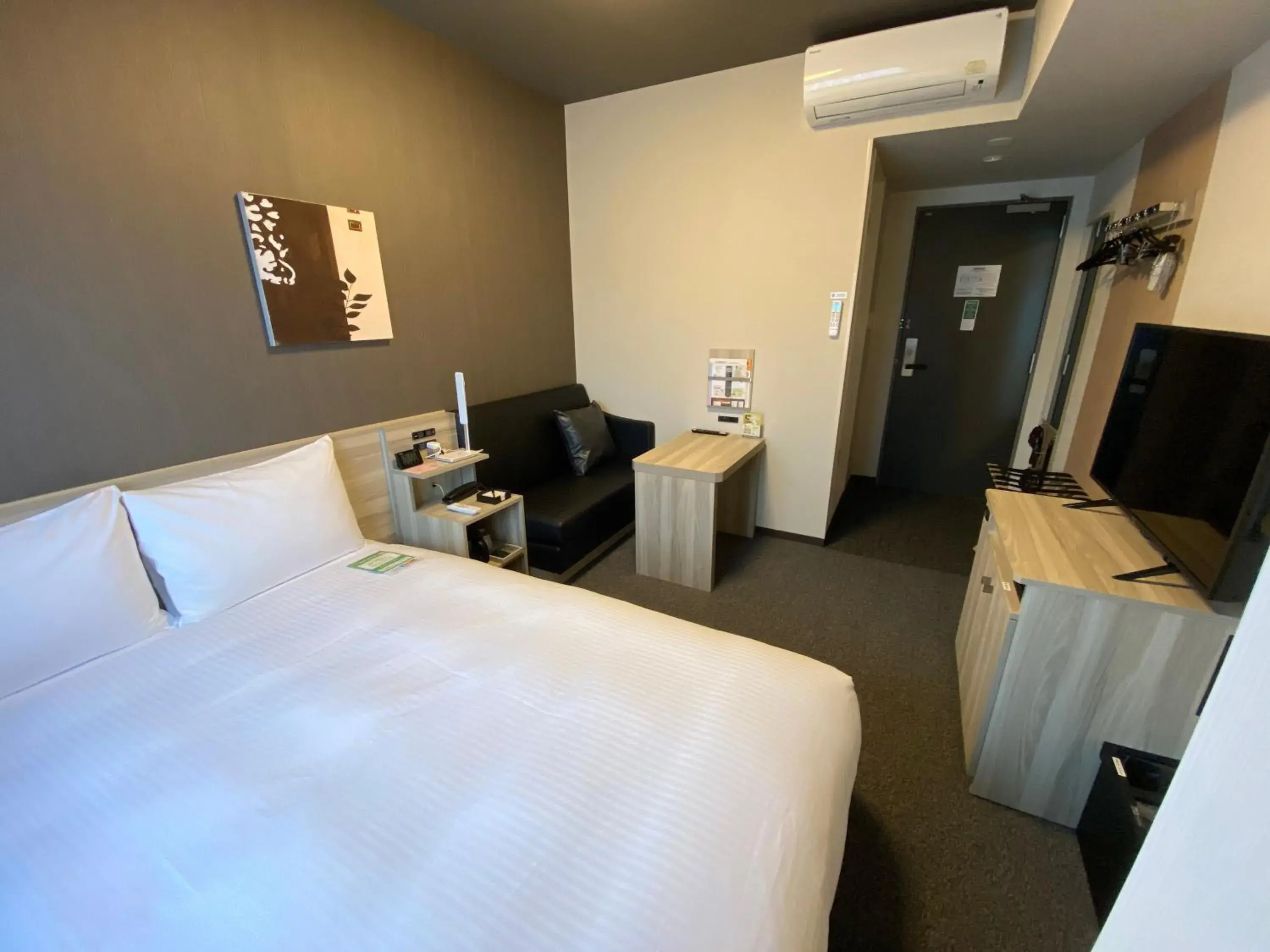 Double Room with Small Double Bed - single occupancy - Non-Smoking in Hotel Route Inn Shunan - Tokuyama Higashi Inter - Double Room with Small Double Bed - single occupancy - Non-Smoking in Hotel Route Inn Shunan - Tokuyama Higashi Inter -