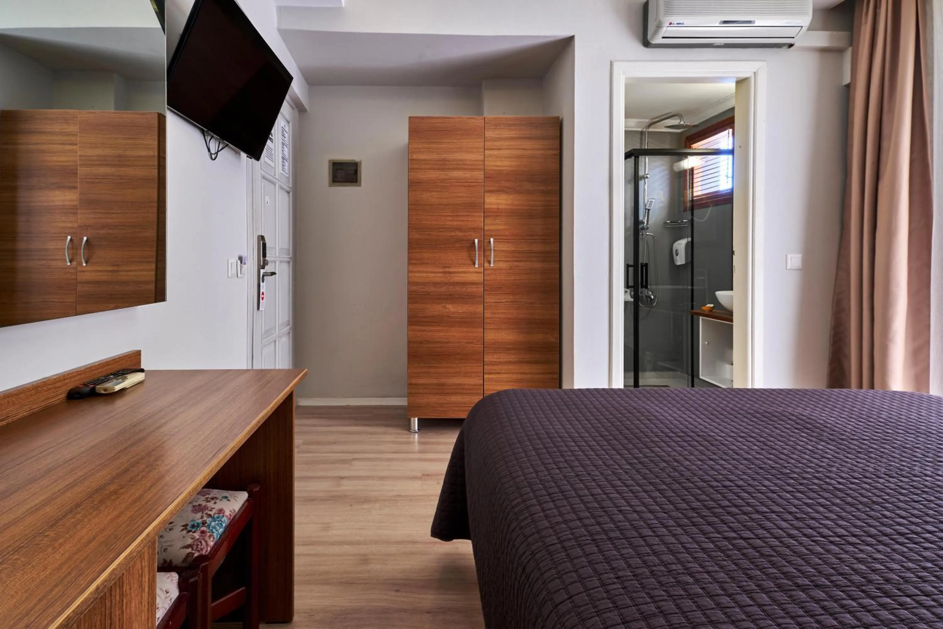 Photo of the whole room, Bed in Aqua Princess Hotel