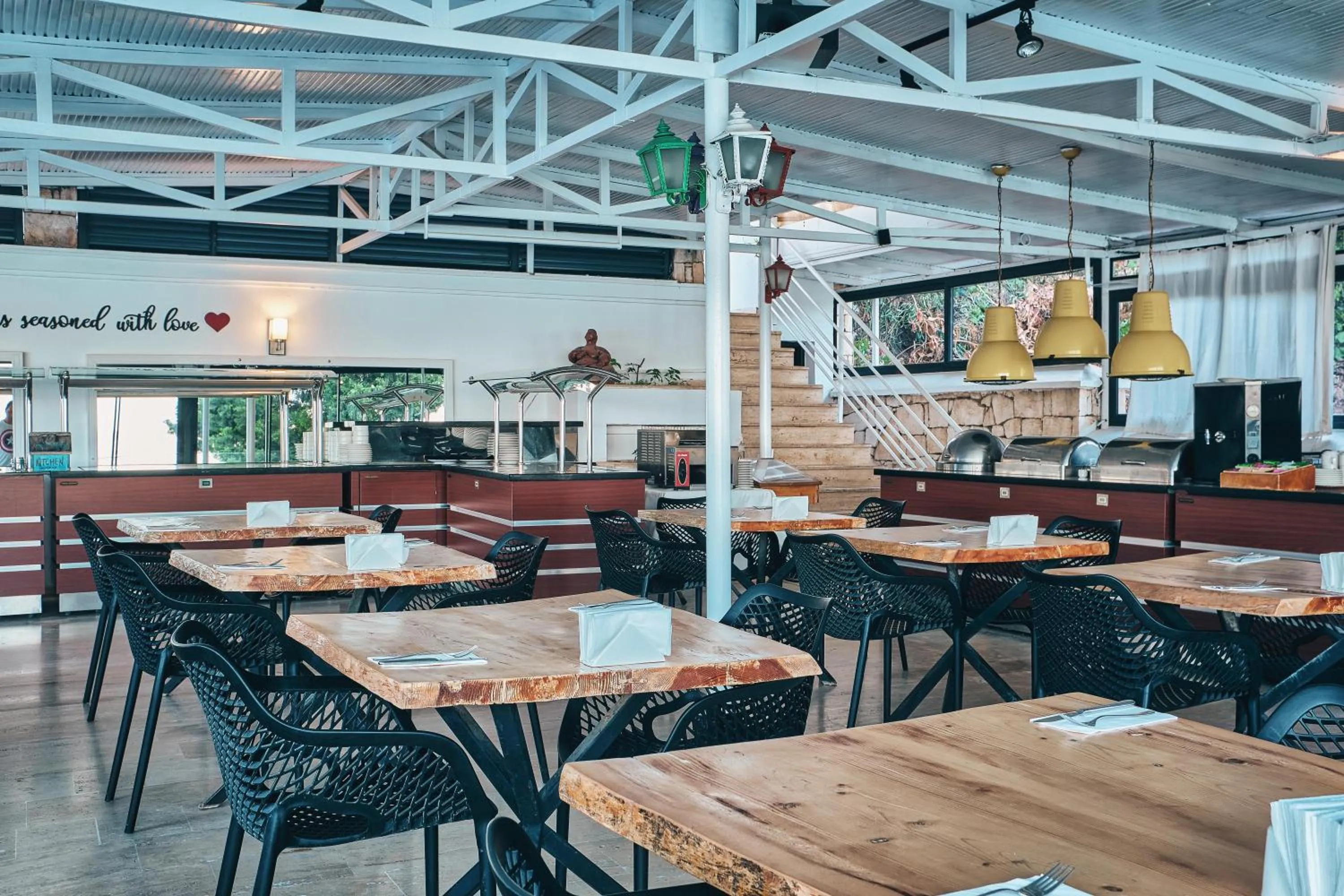 Restaurant/places to eat in Aqua Princess Hotel