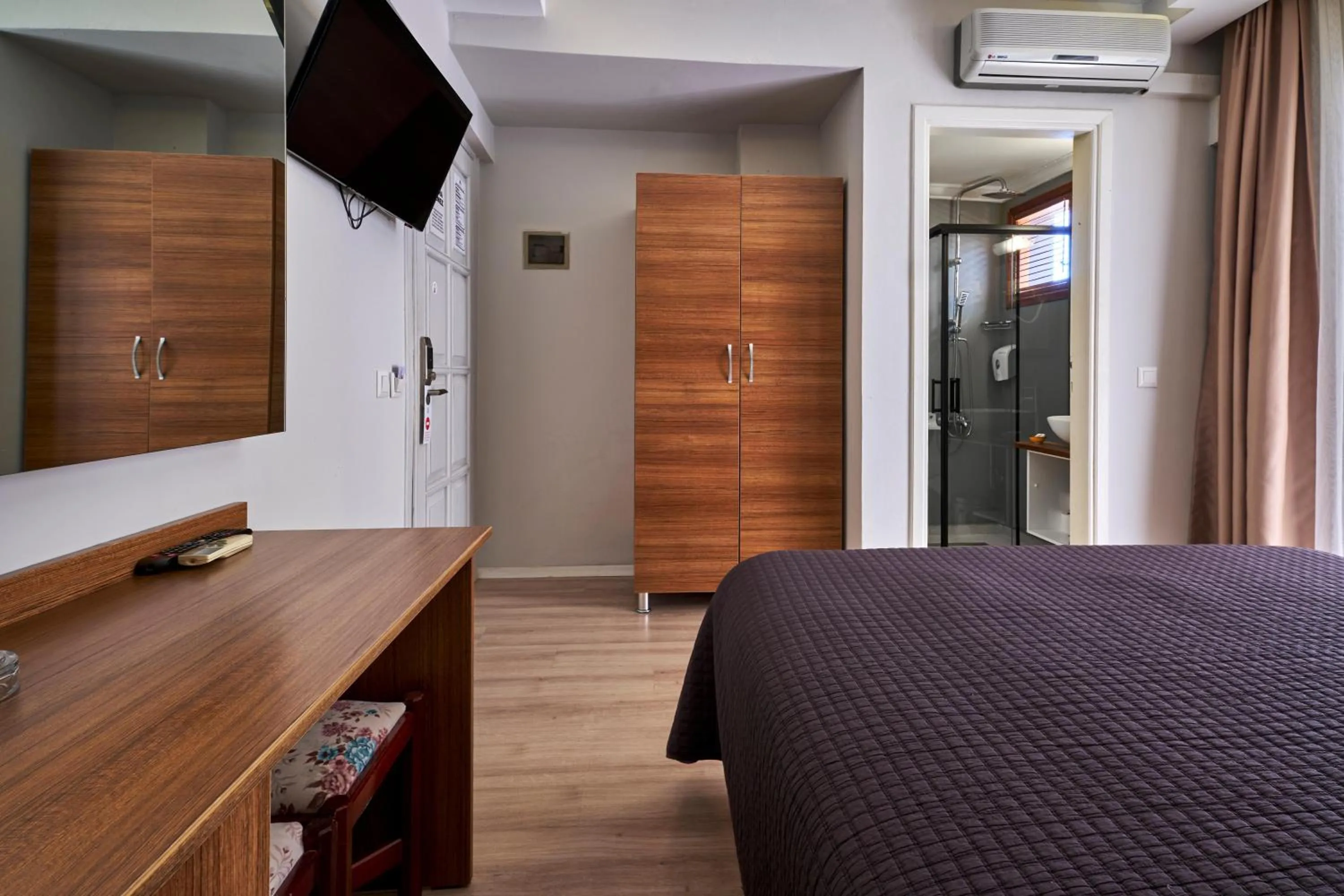 Photo of the whole room, Bed in Aqua Princess Hotel