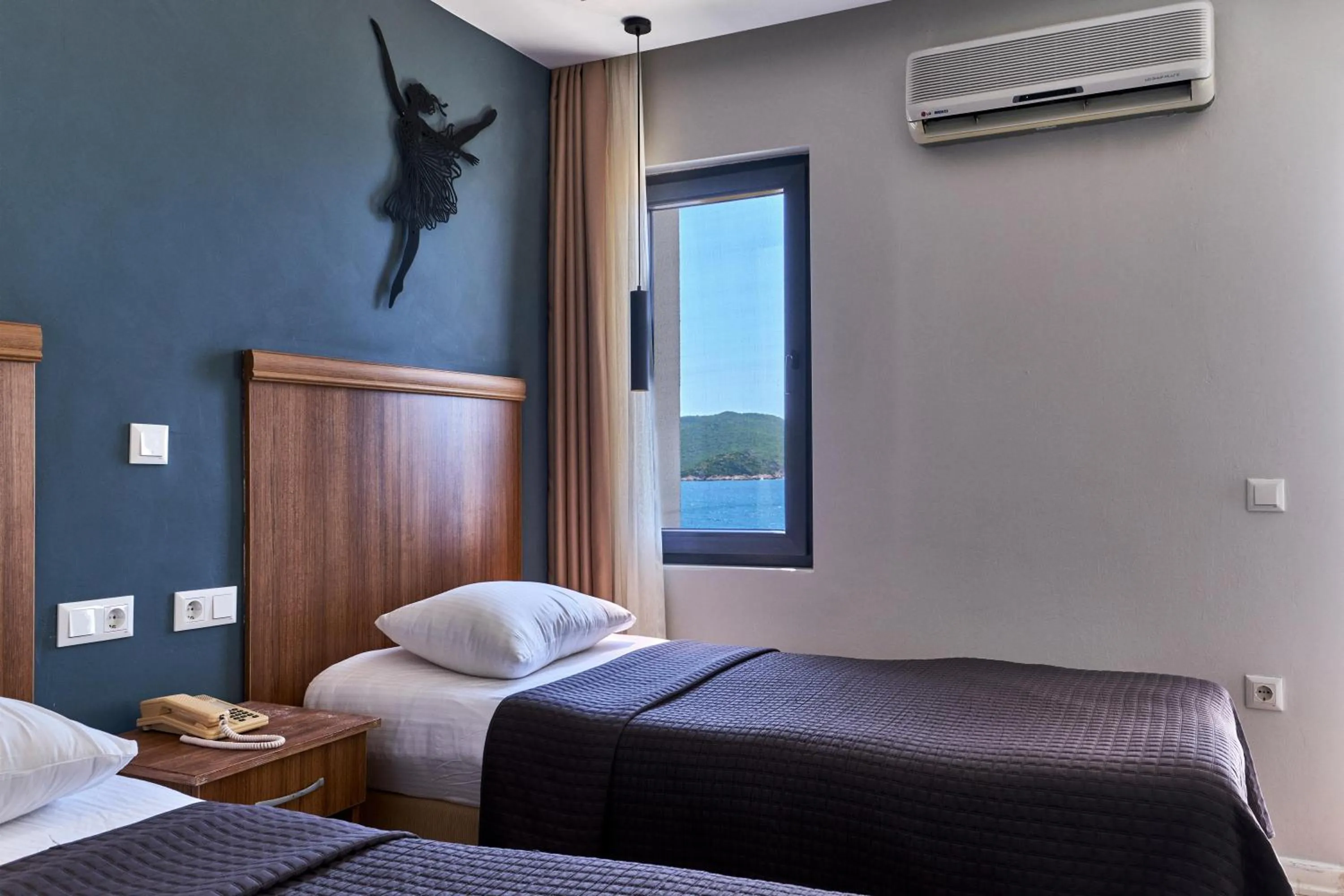 Photo of the whole room, Bed in Aqua Princess Hotel