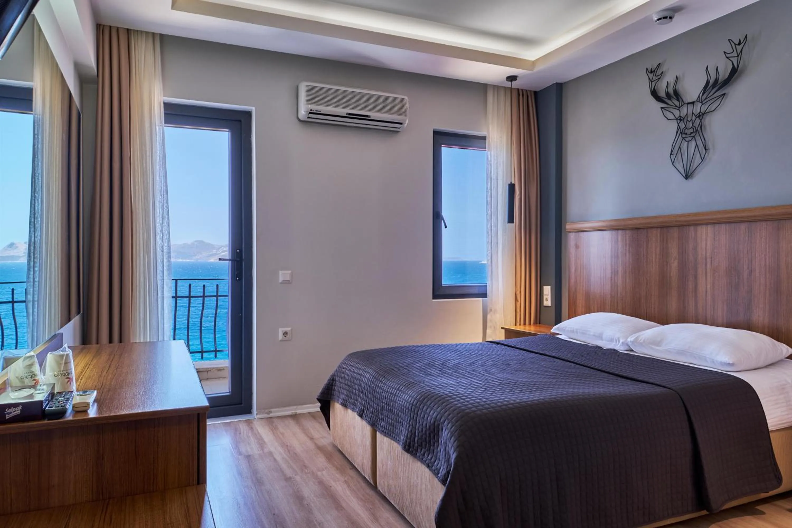 Photo of the whole room, Bed in Aqua Princess Hotel