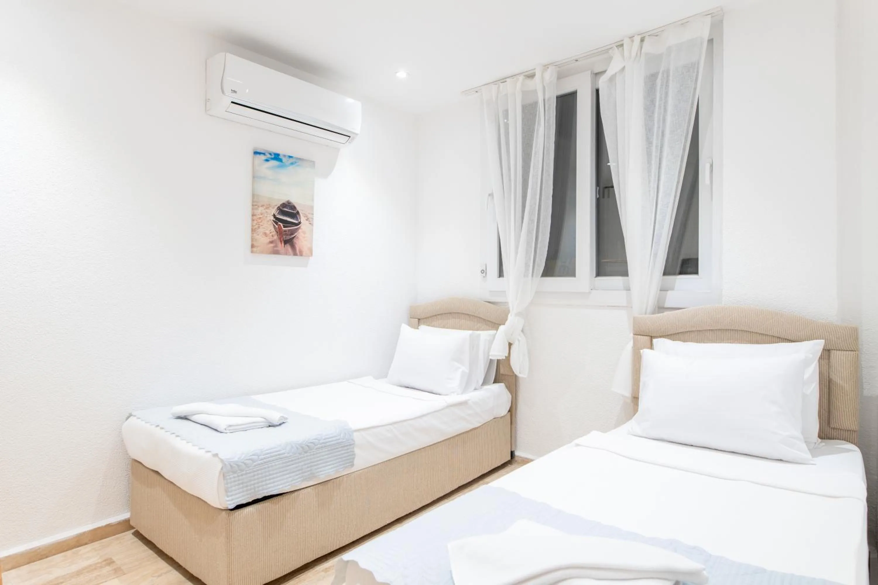 children, Bed in MARE MARIN BOUTIQUE HOTEL