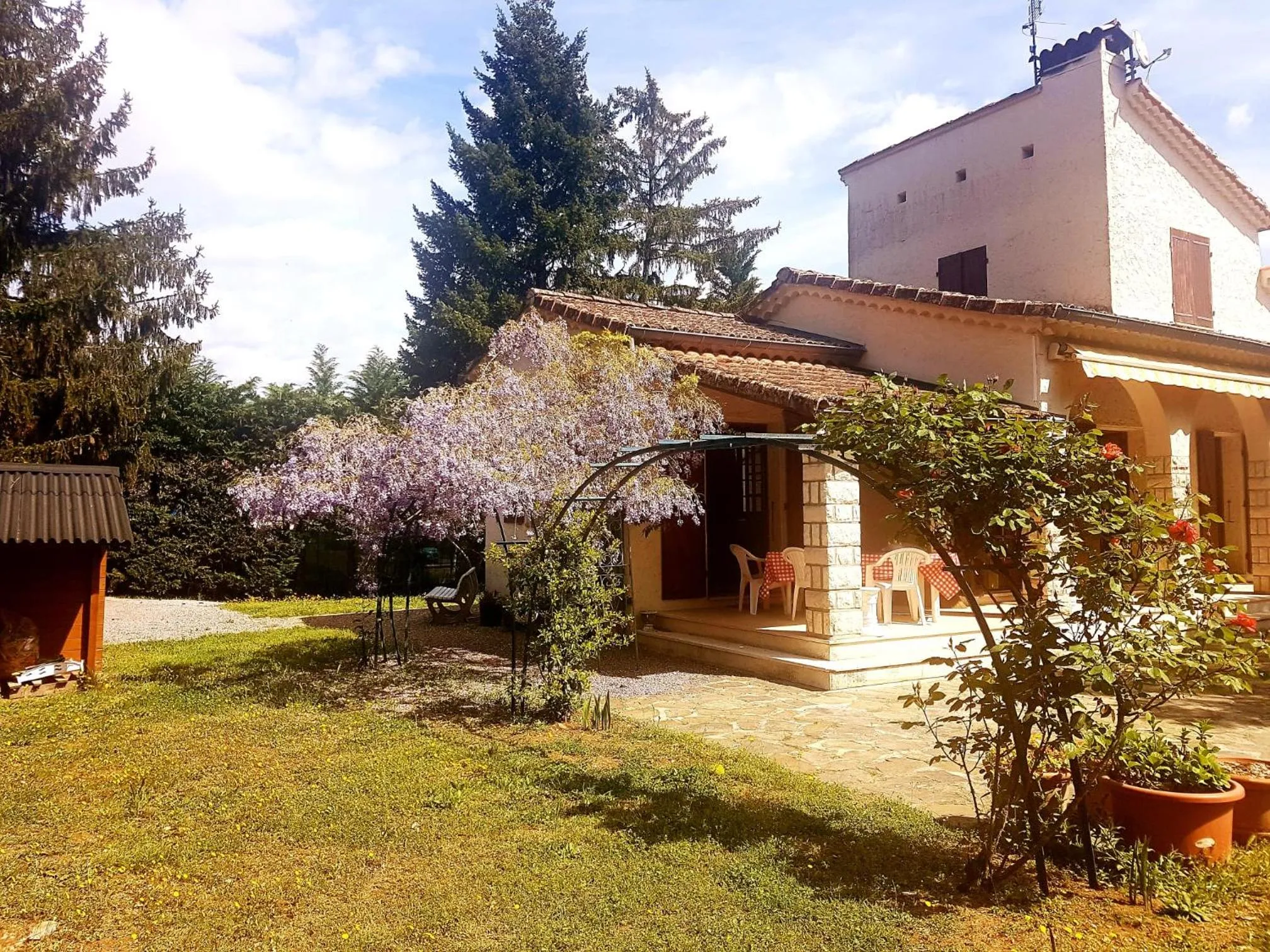Garden view in LAUTRE