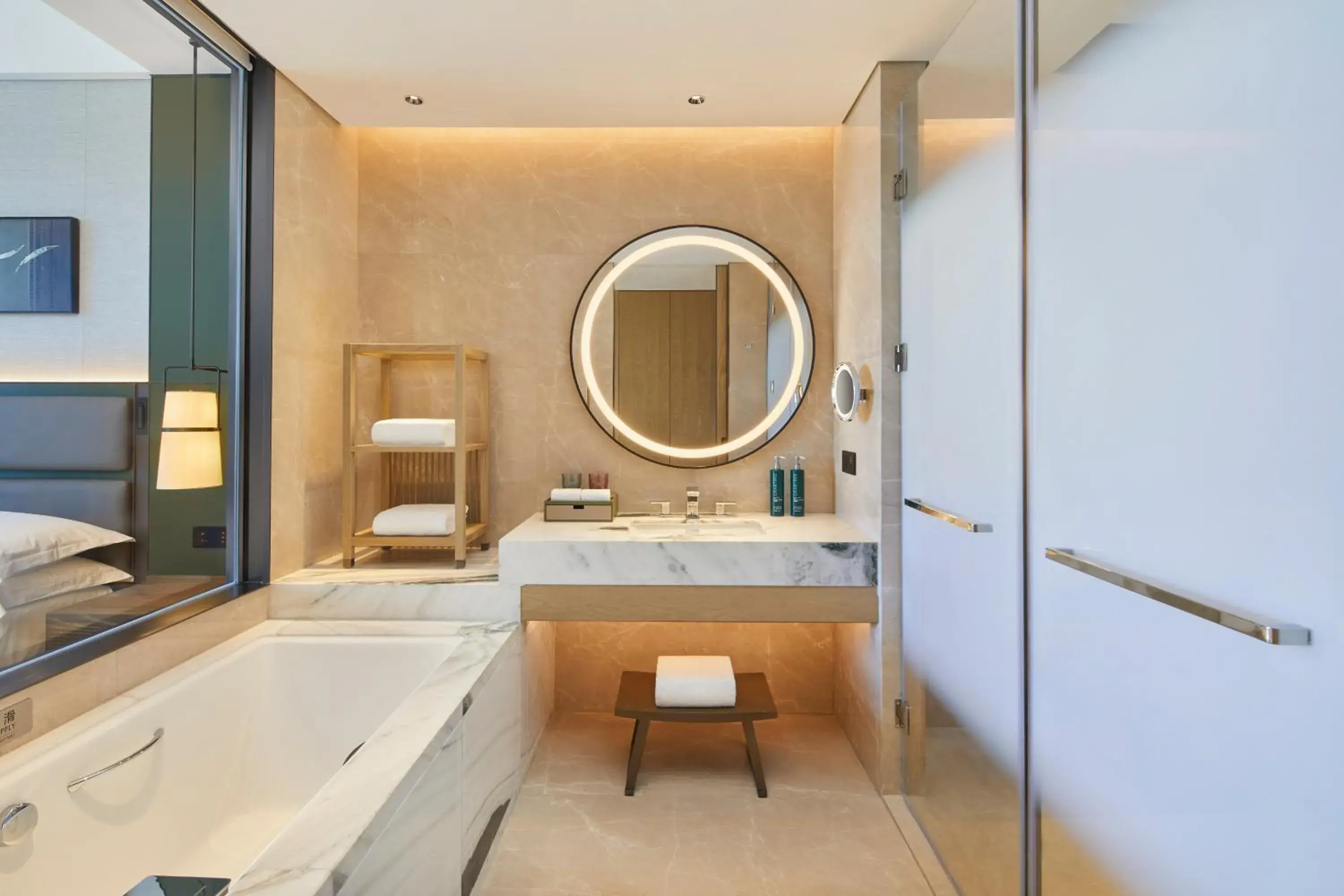 Deluxe King Room with View in DoubleTree By Hilton Ya'An Deluxe King Room with View in DoubleTree By Hilton Ya'An