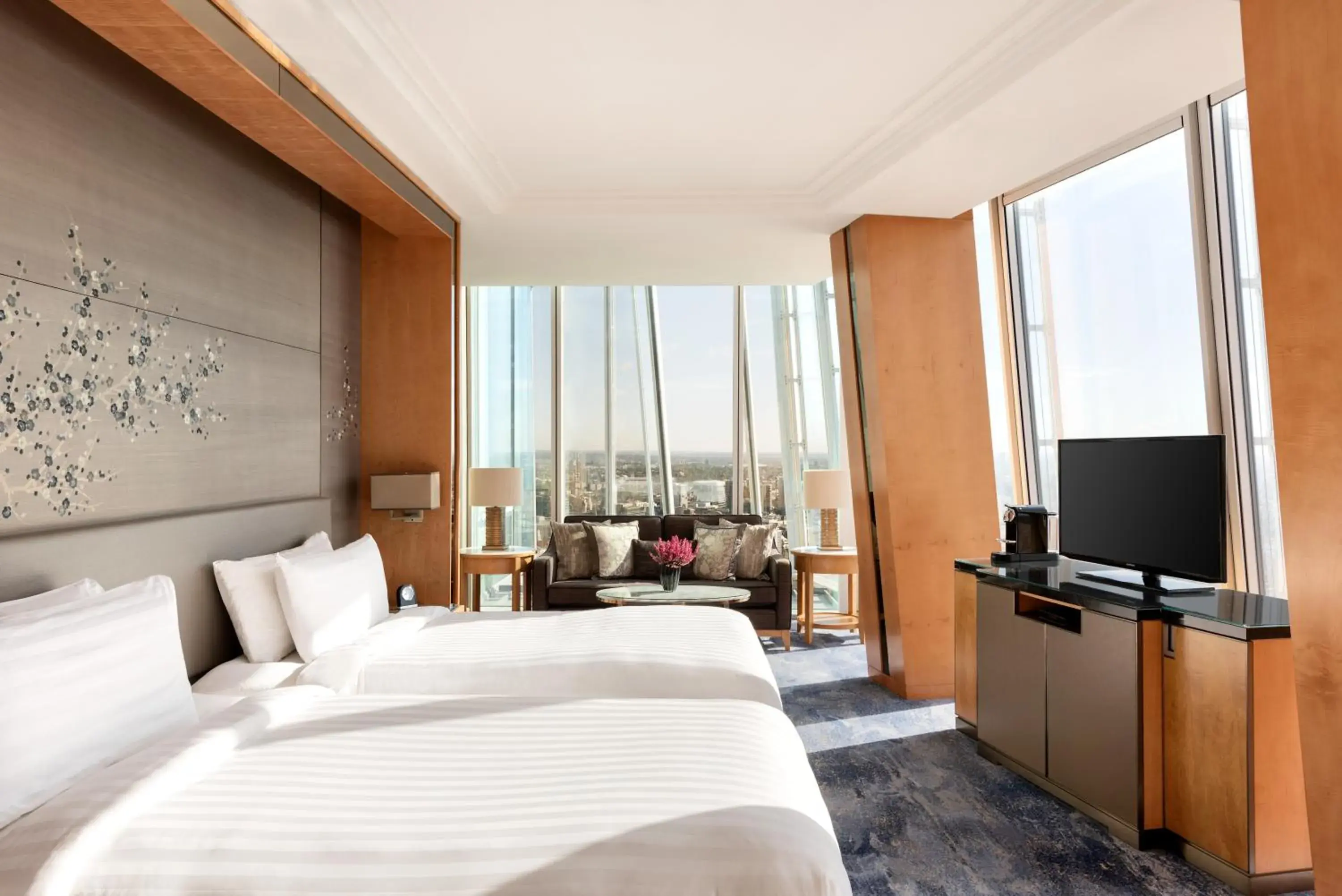 Iconic King Room With City View in Shangri-La The Shard, London Iconic King Room With City View in Shangri-La The Shard, London