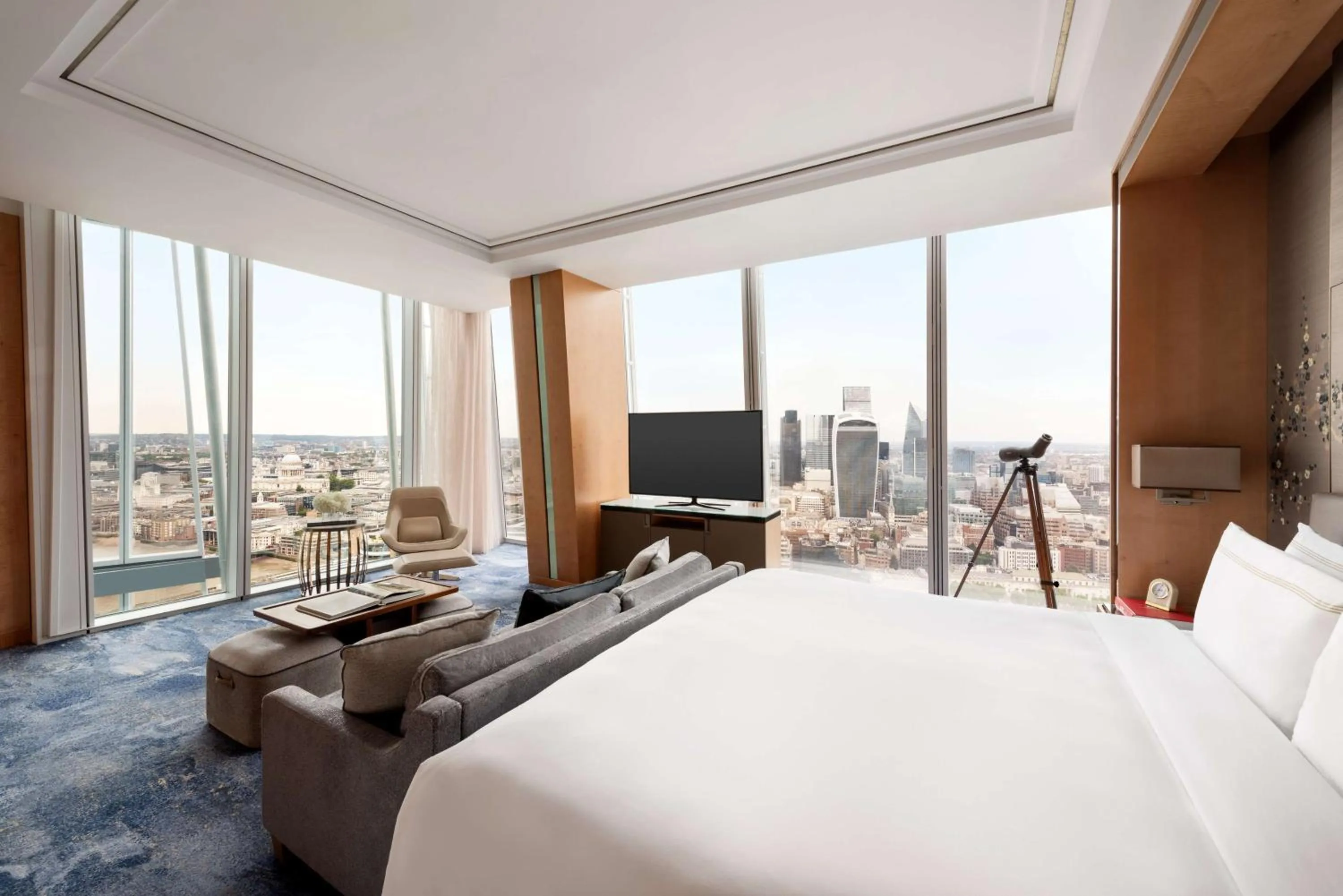 Photo of the whole room, Bed in Shangri-La The Shard, London
