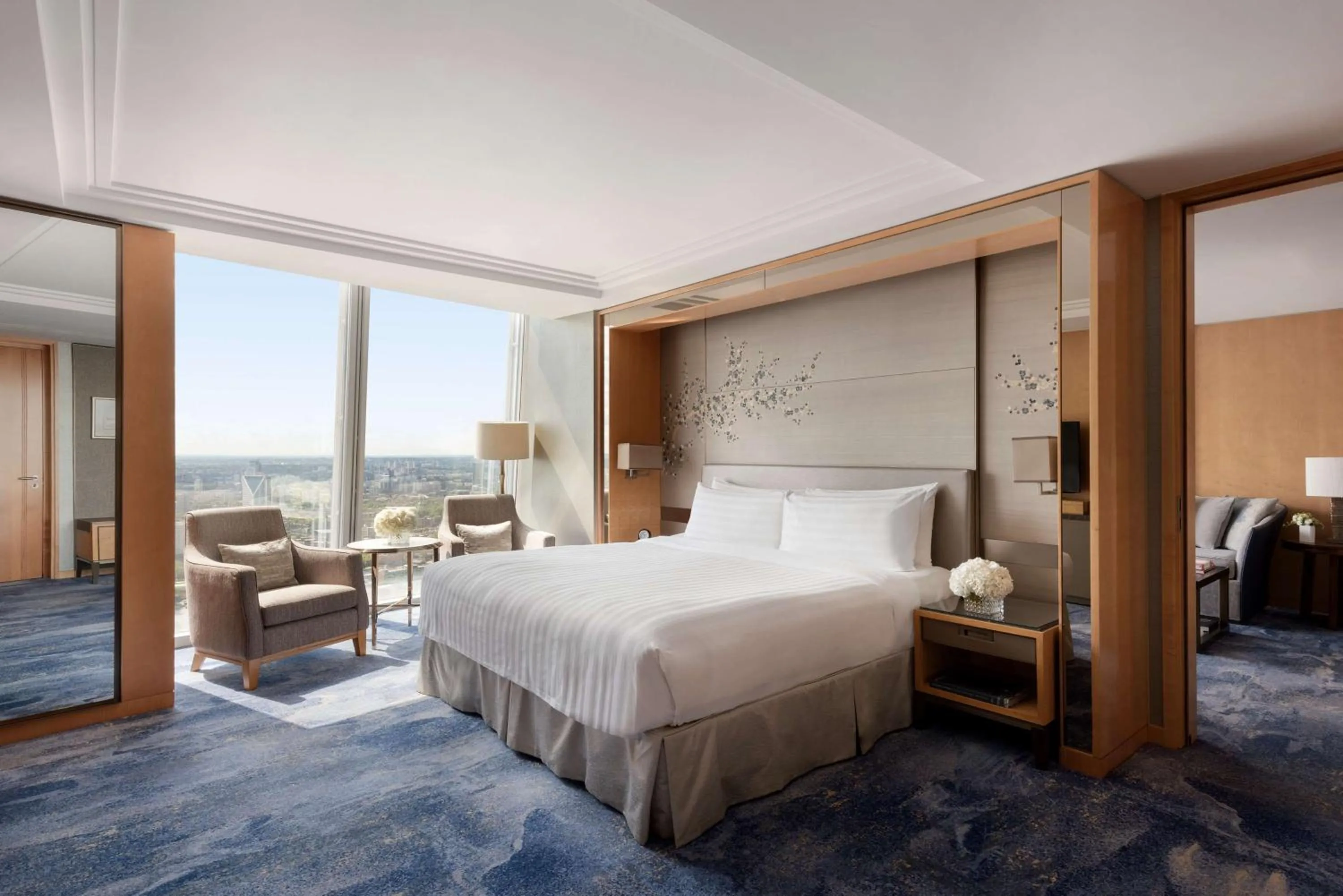 Photo of the whole room, Bed in Shangri-La The Shard, London