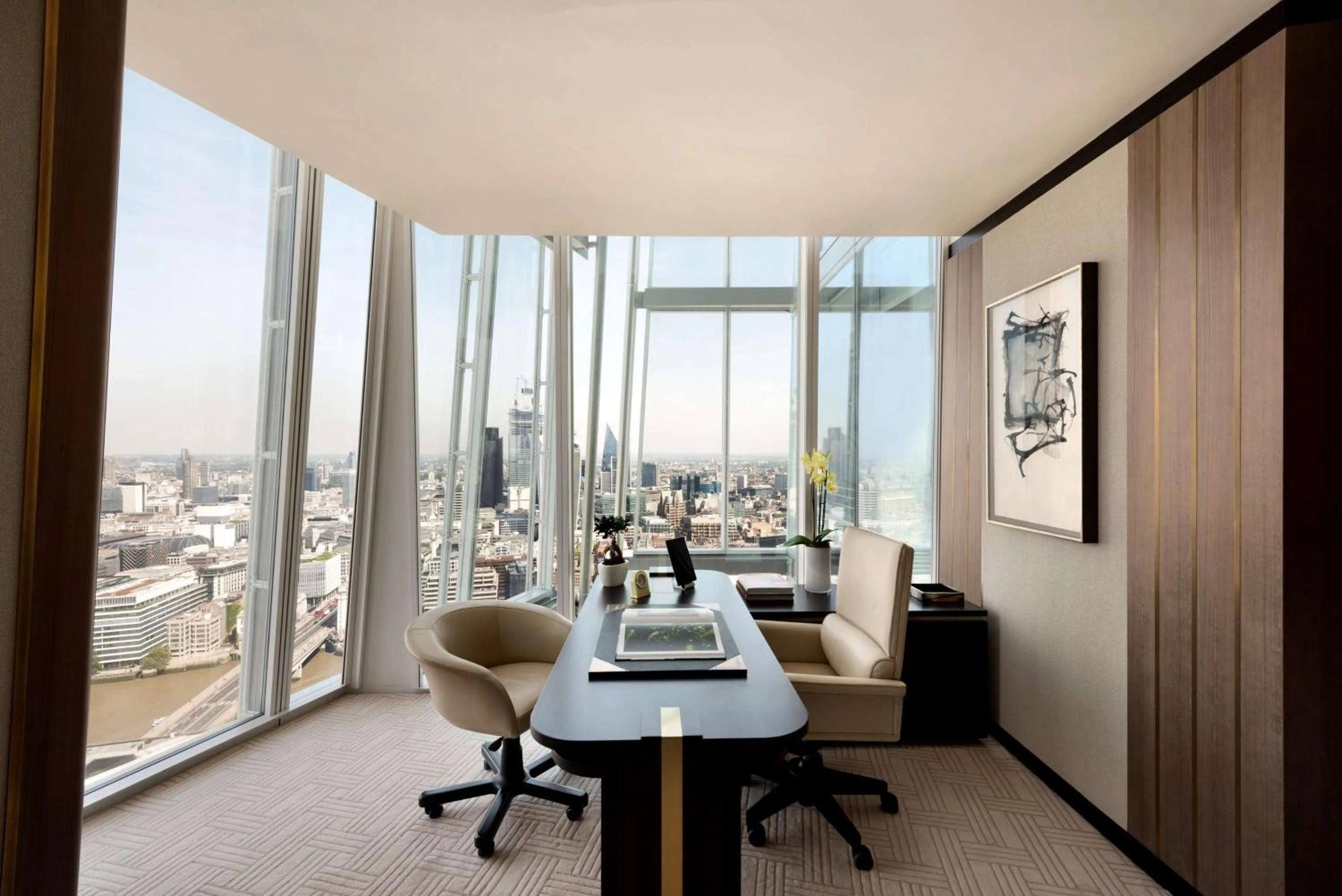 Photo of the whole room in Shangri-La The Shard, London