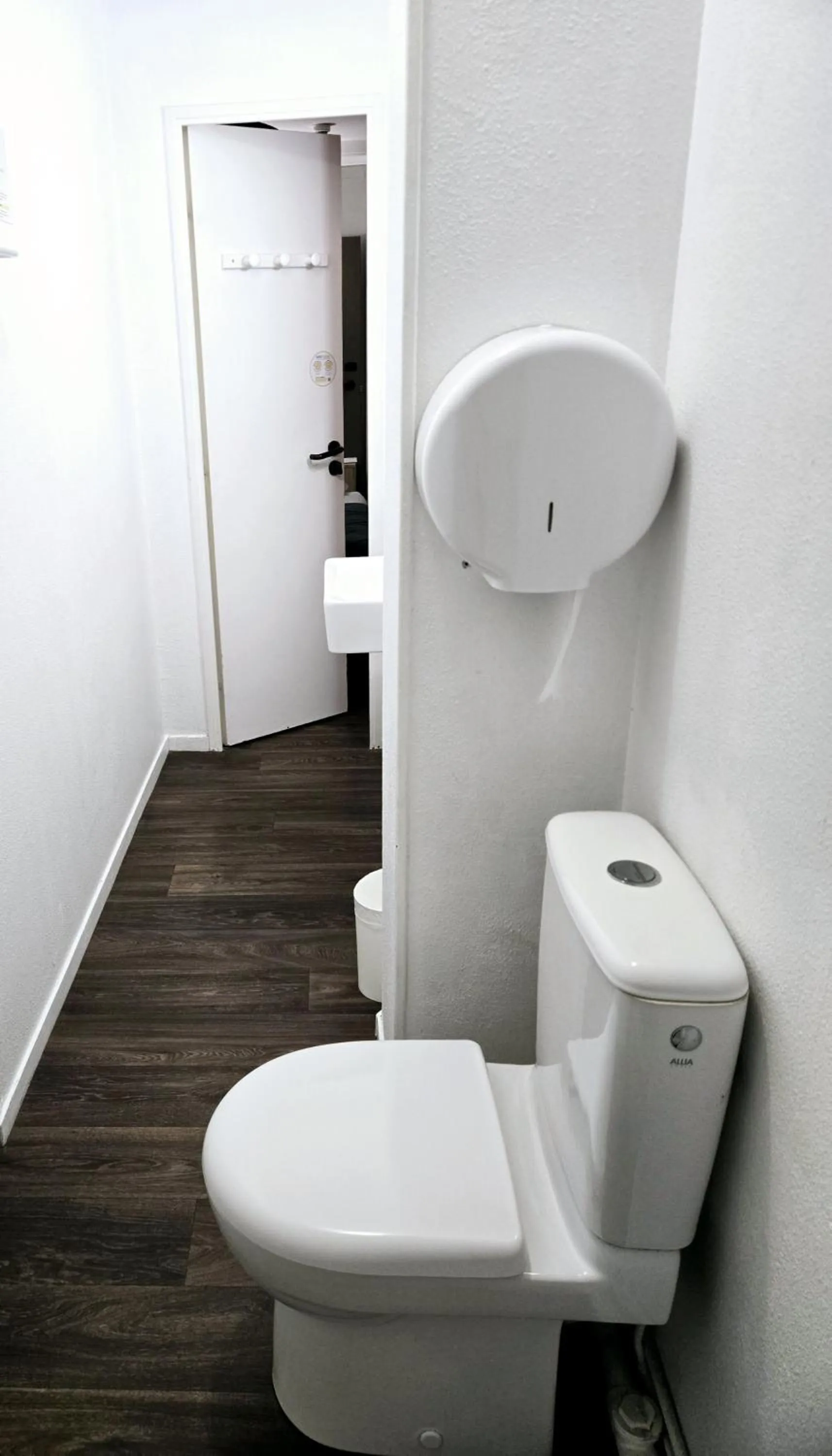 Toilet in PREMIERE CLASSE ANGERS SUD Louvre Hotels group