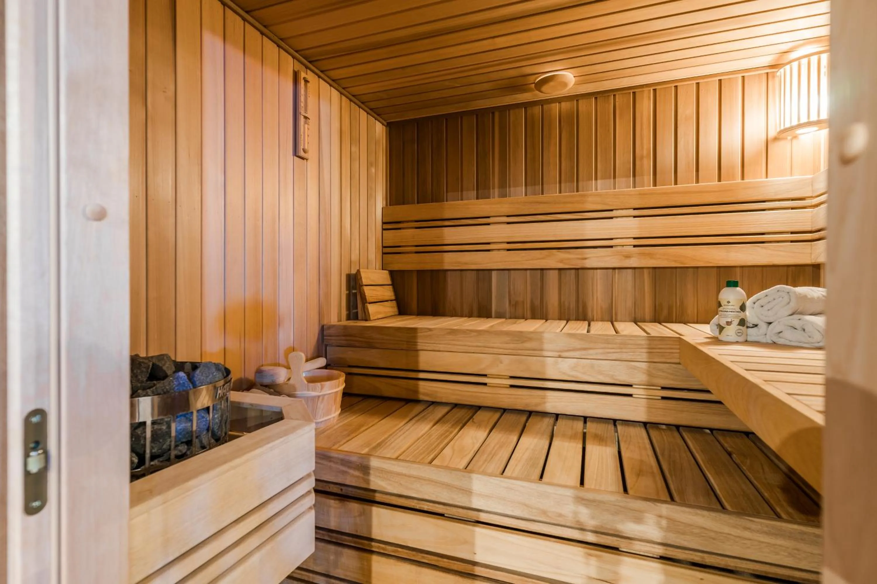 People in Rezydencja Wind Rose Luxury ApartHotel Gdańsk - Prywatne SPA