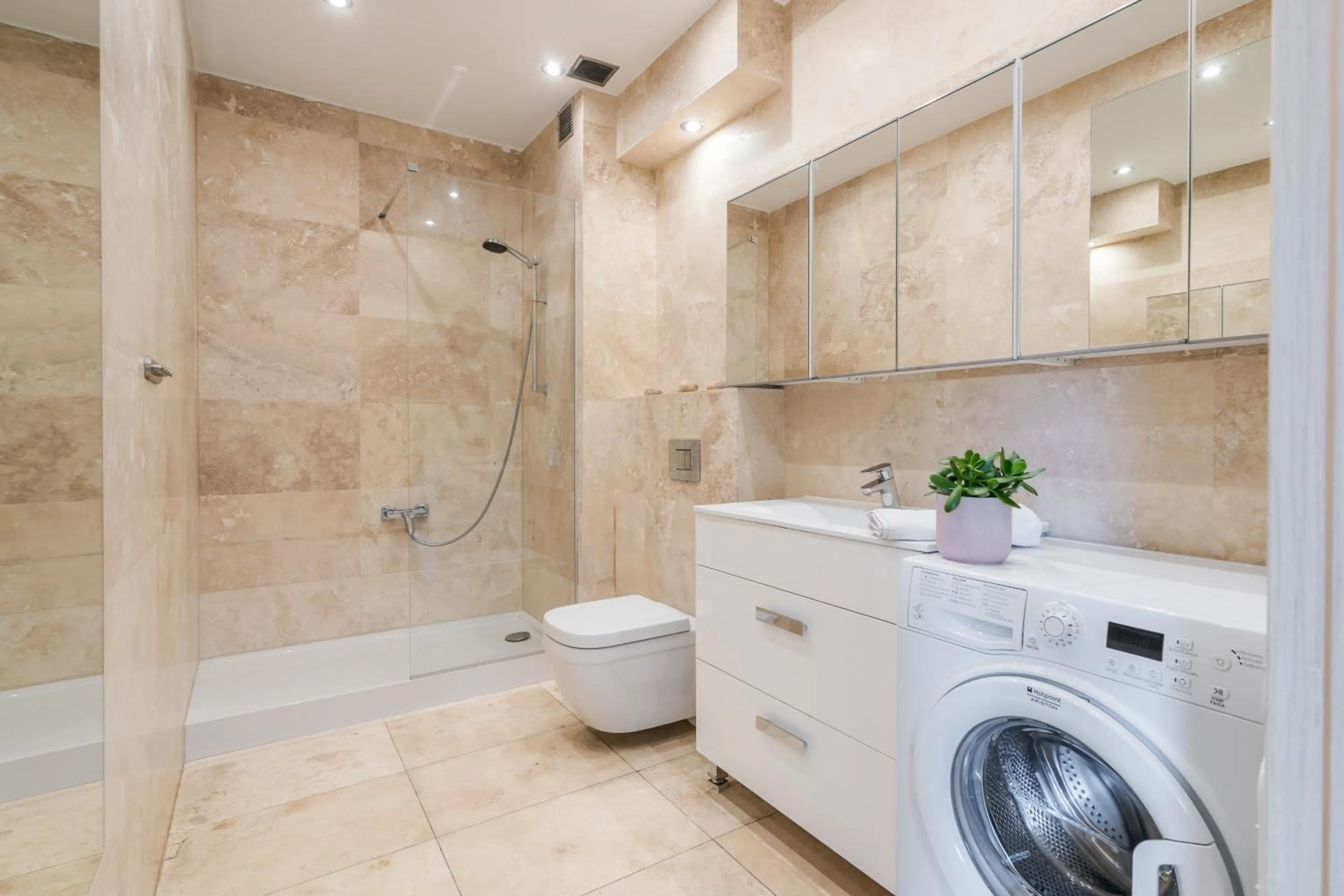 Shower in Rezydencja Wind Rose - luxury ApartHotel Gdansk